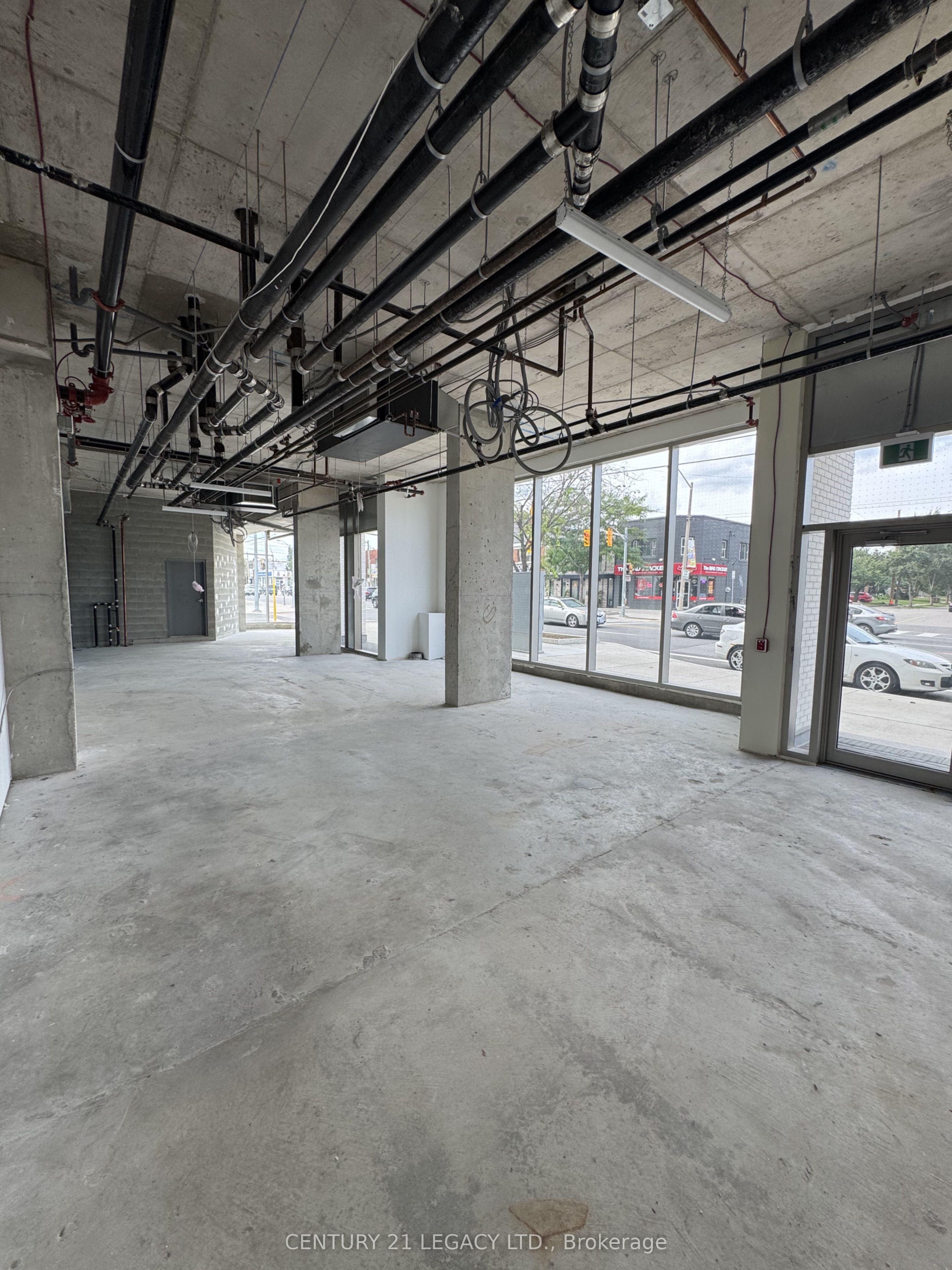 693 The Queensway Property Photo 18