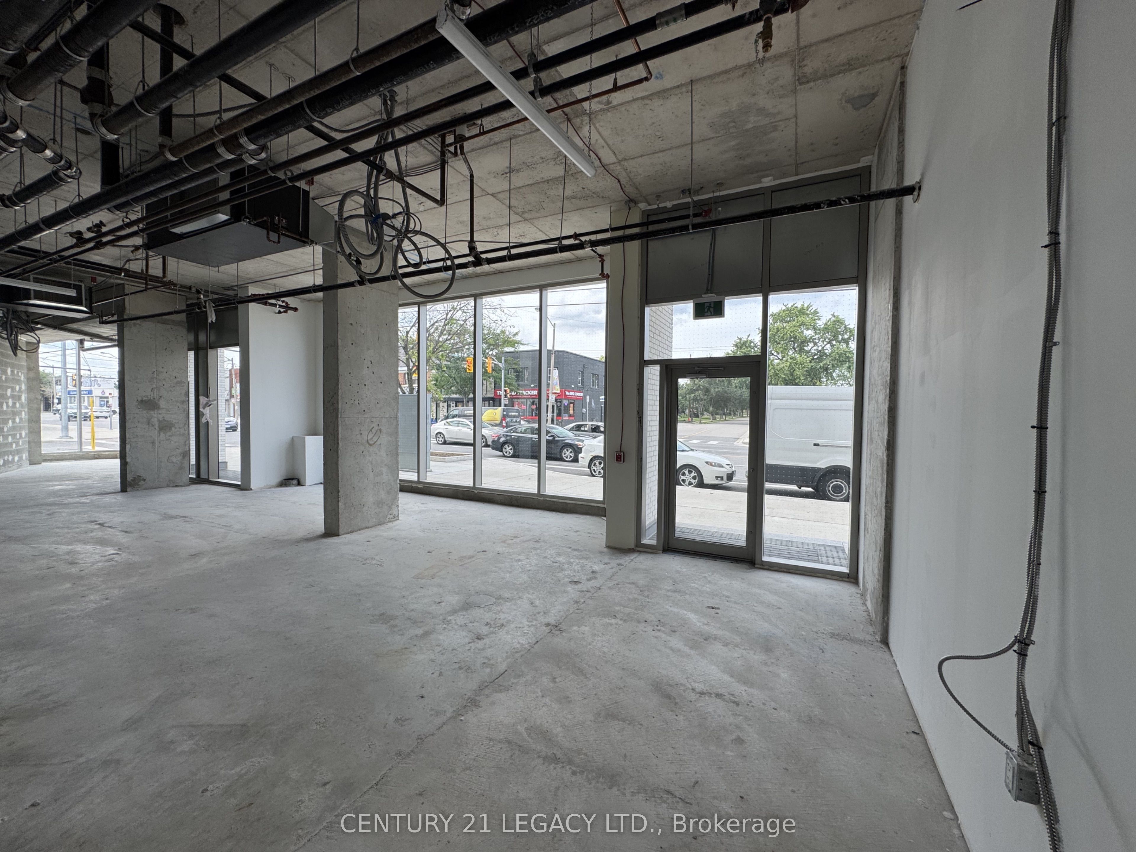 693 The Queensway Property Photo 19