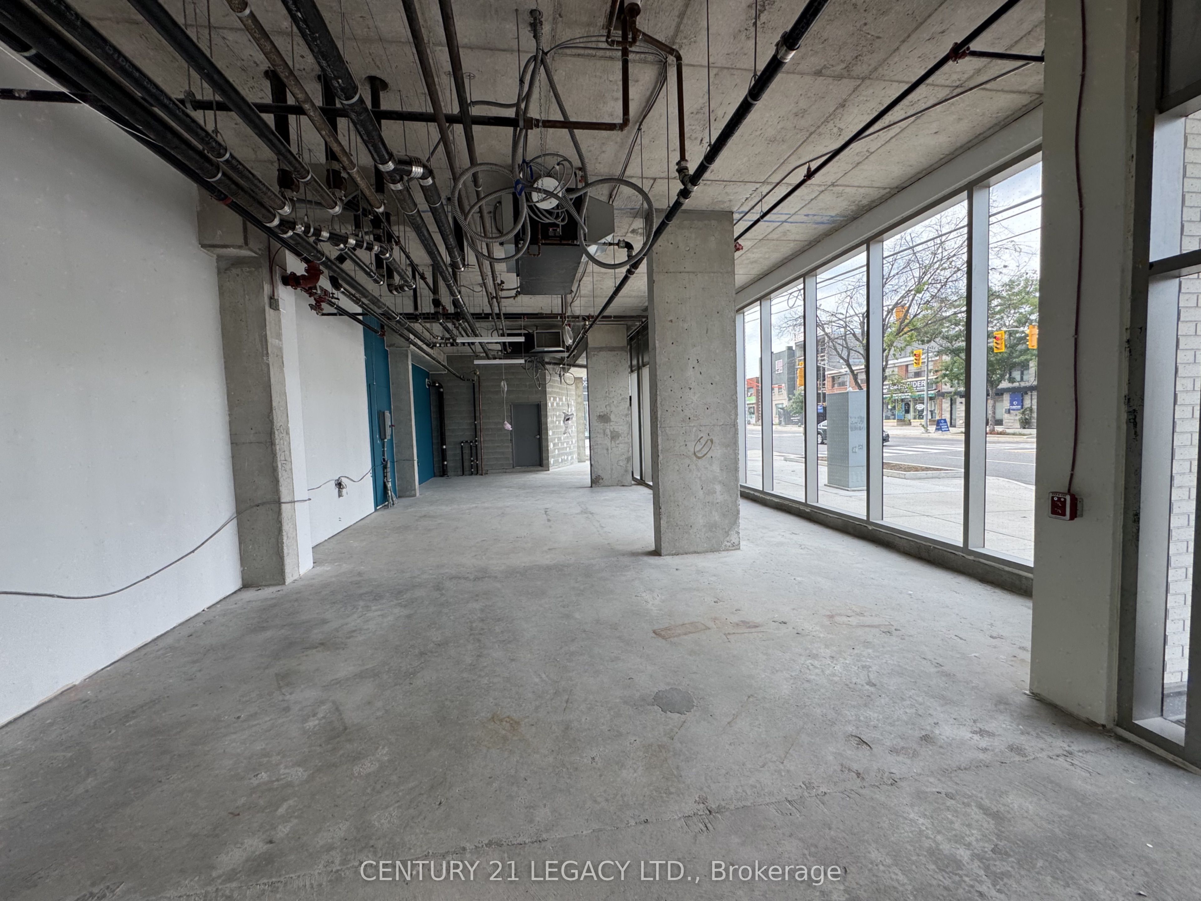 693 The Queensway Property Photo 20