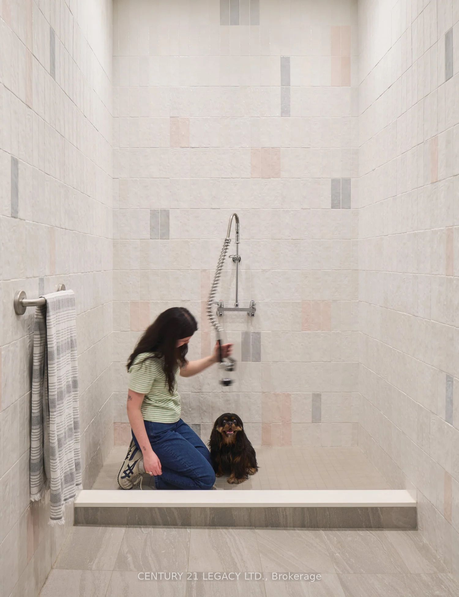 693 The Queensway Property Photo 22