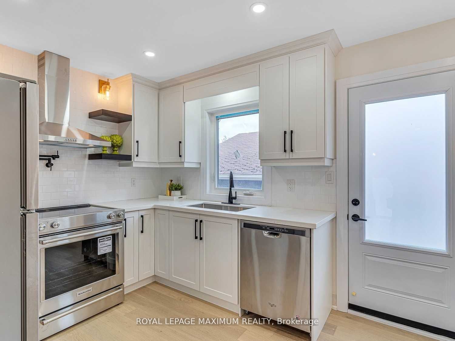 8 Lawrence Crescent Upper Level Property Photo 8