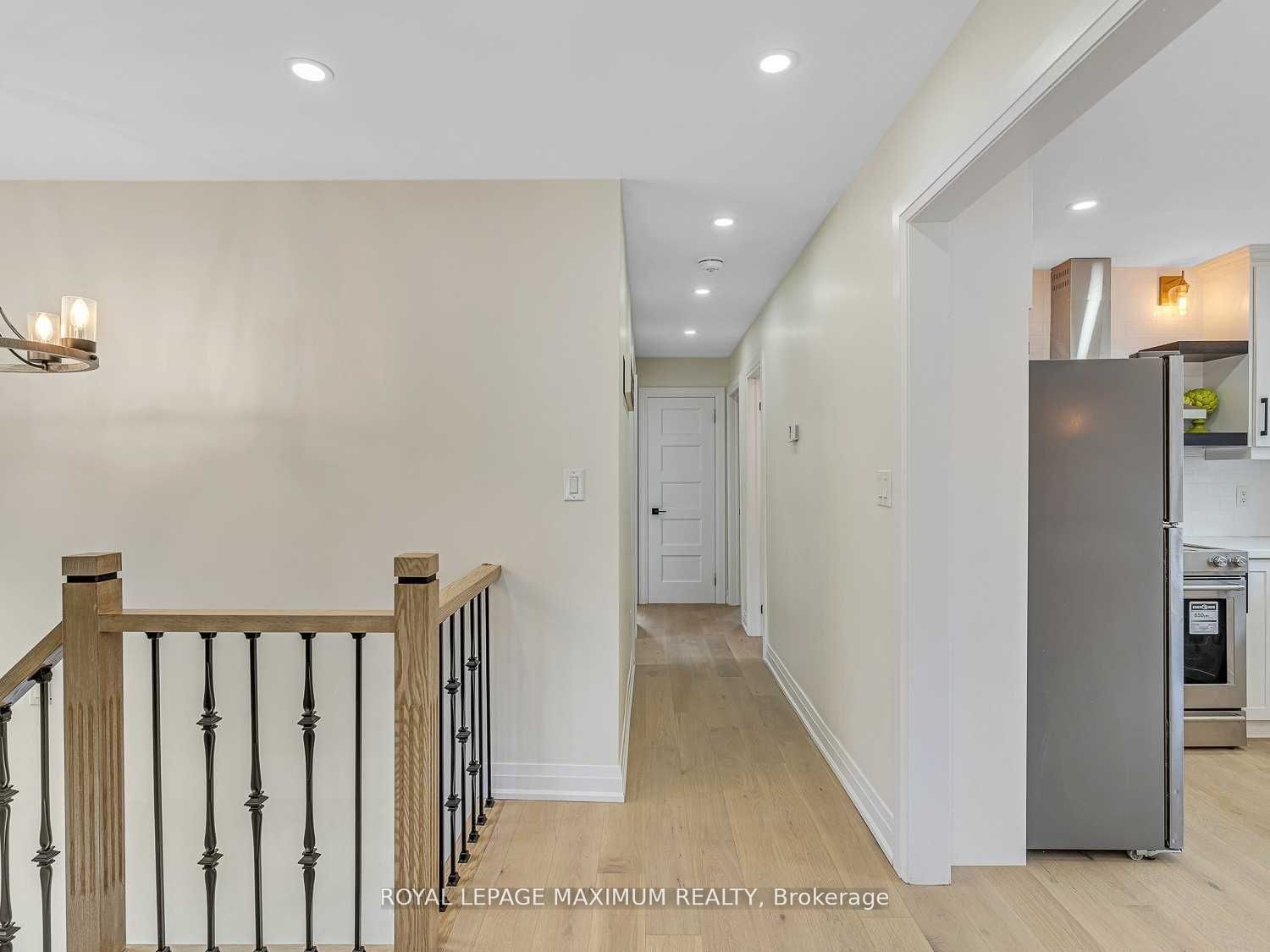 8 Lawrence Crescent Upper Level Property Photo 10