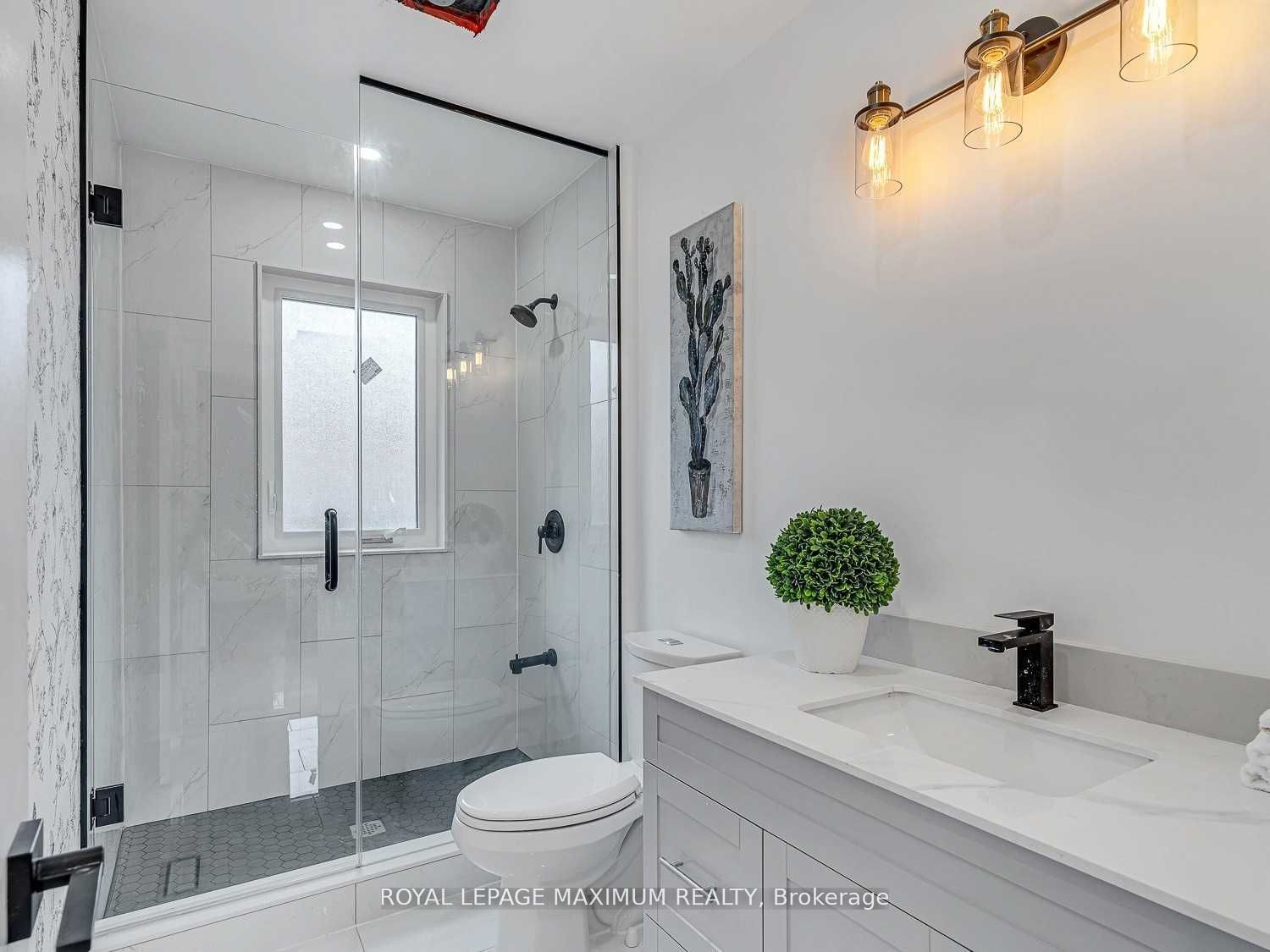 8 Lawrence Crescent Upper Level Property Photo 11