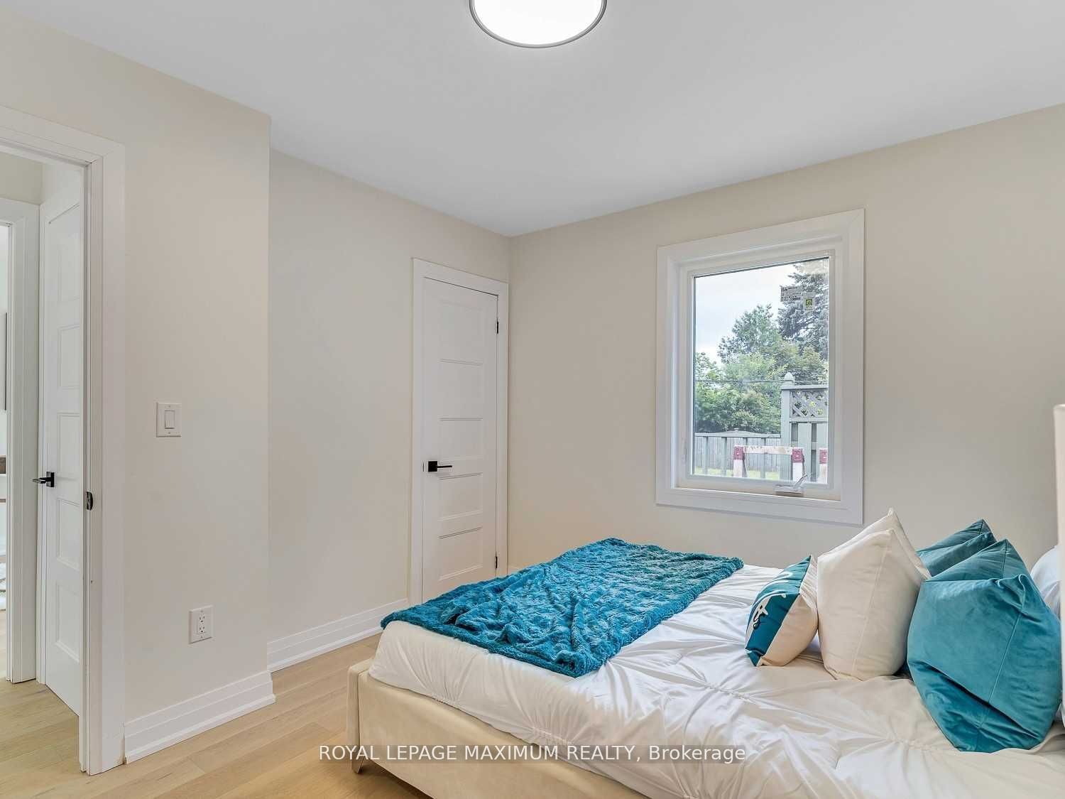 8 Lawrence Crescent Upper Level Property Photo 14