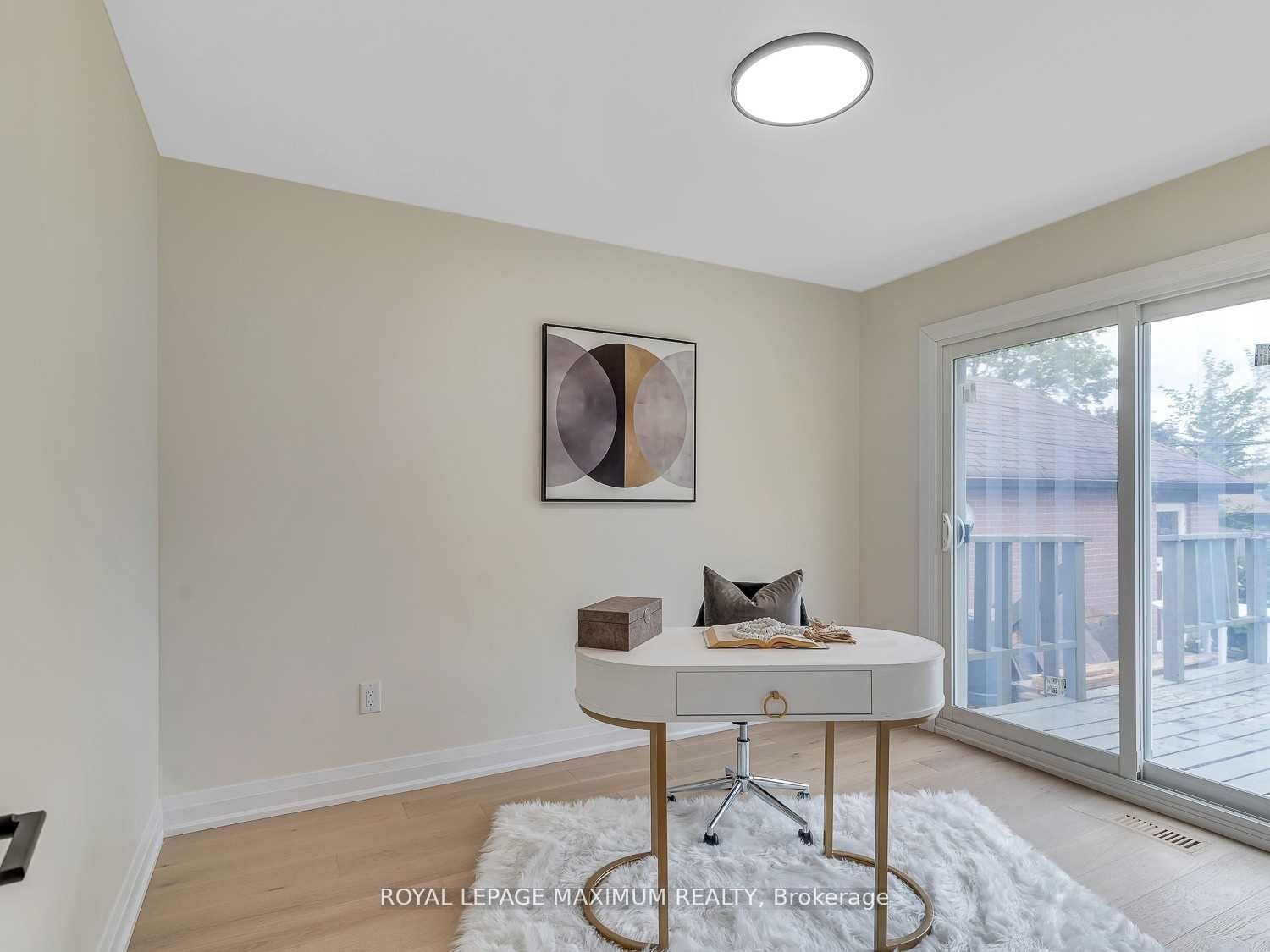 8 Lawrence Crescent Upper Level Property Photo 15