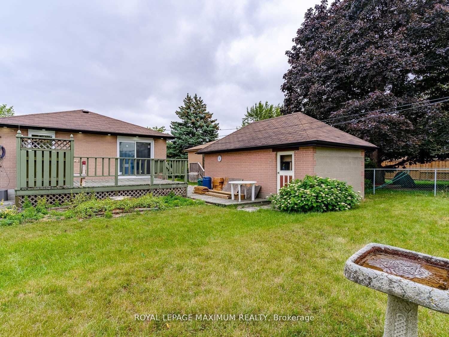 8 Lawrence Crescent Upper Level Property Photo 18