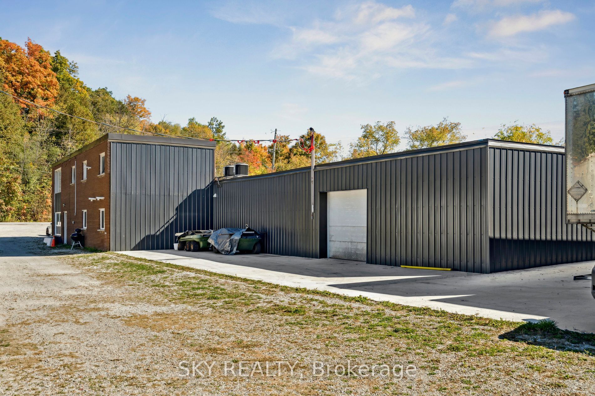 12475 5th Line Property Photo 3