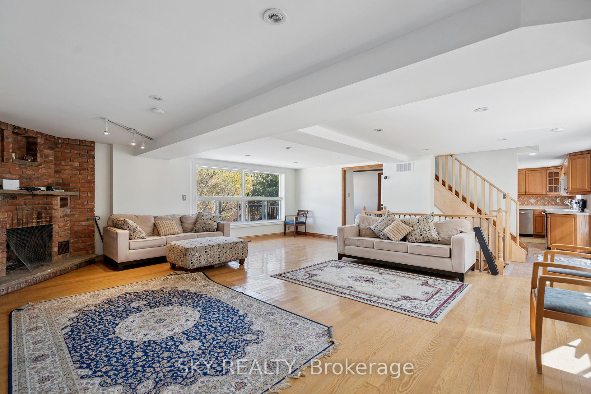 12475 5th Line Property Photo 5