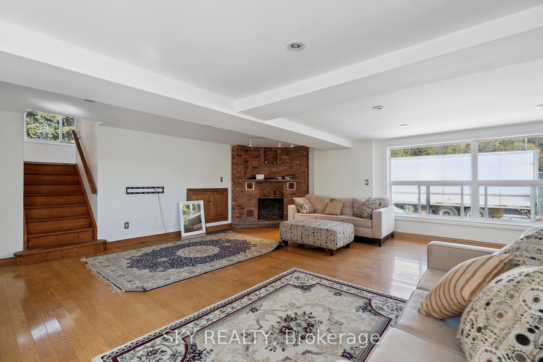 12475 5th Line Property Photo 6
