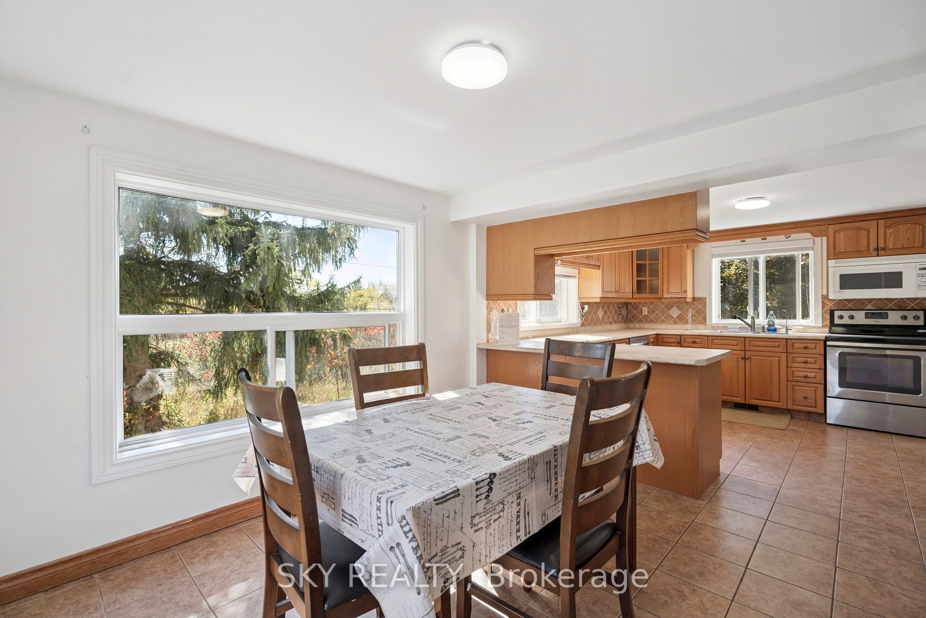 12475 5th Line Property Photo 9