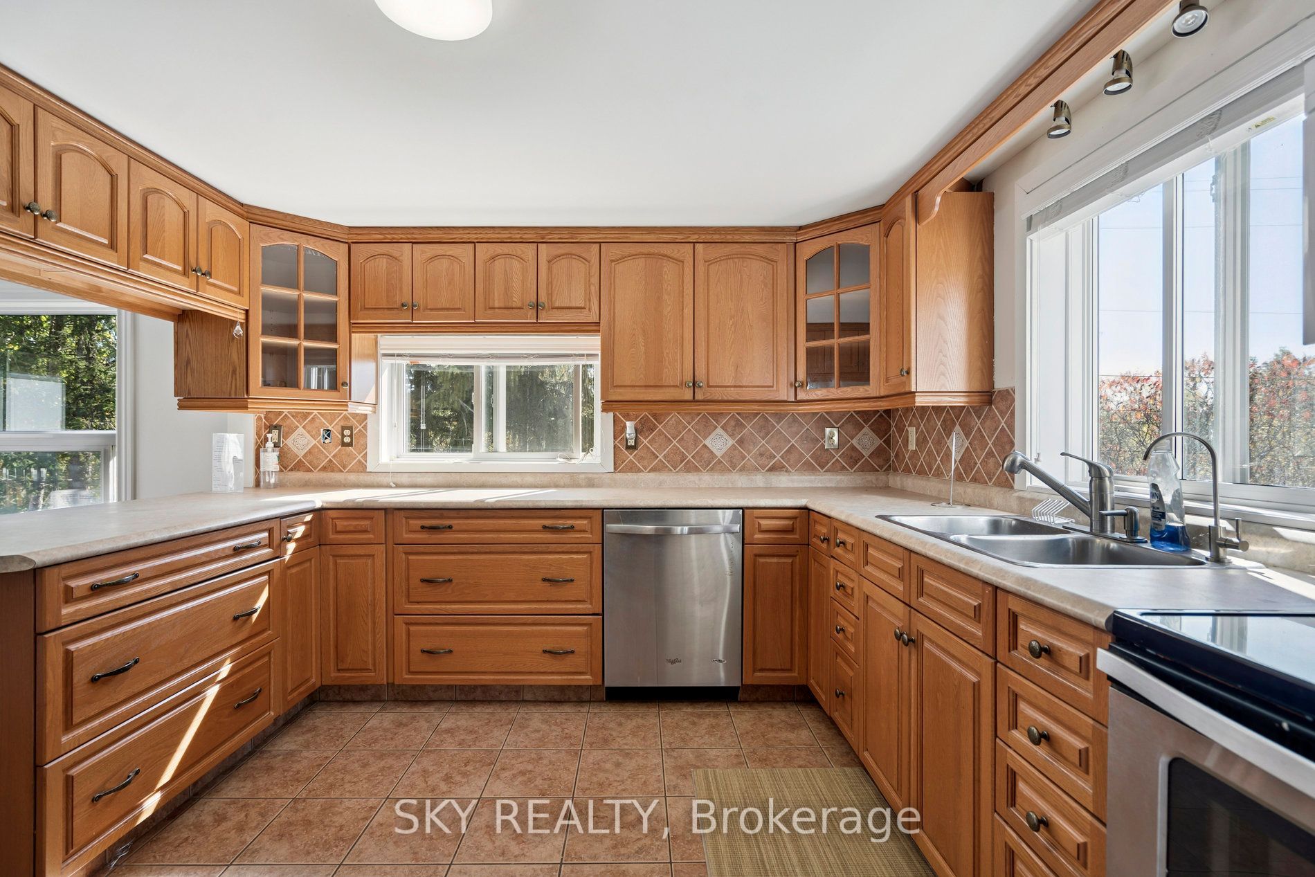 12475 5th Line Property Photo 12