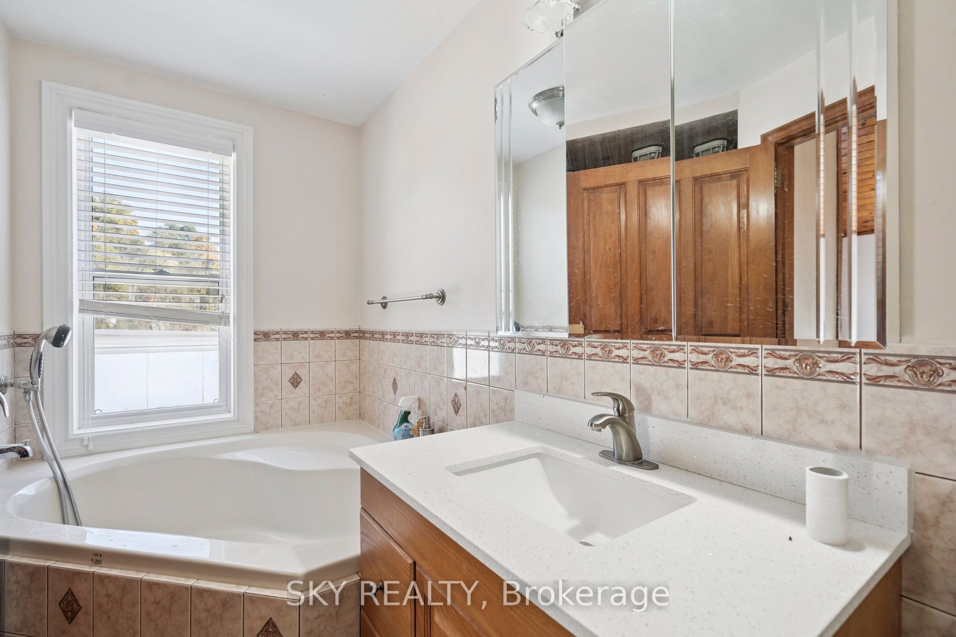 12475 5th Line Property Photo 17