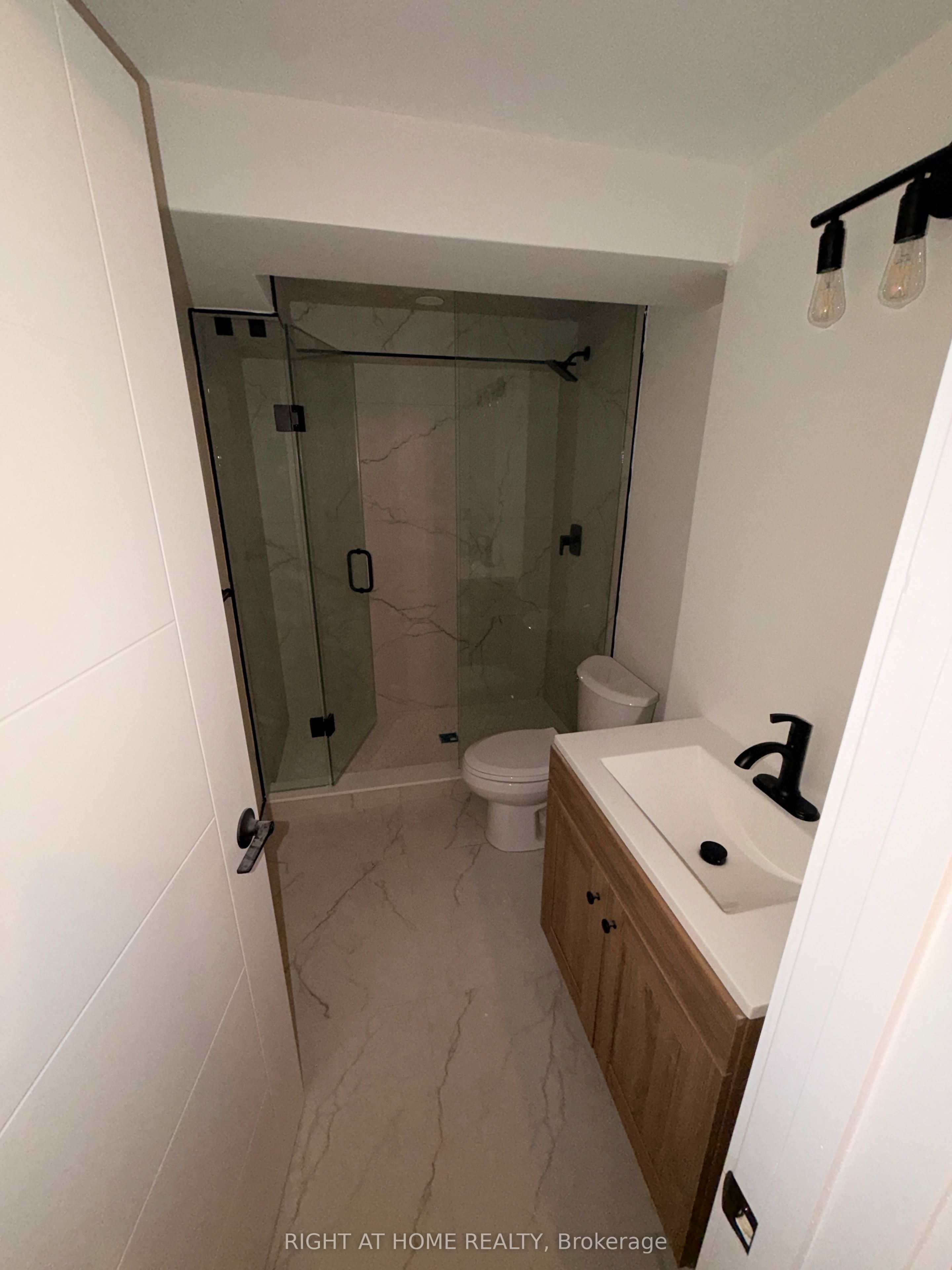 3384 Lake Shore Boulevard W B Property Photo 4