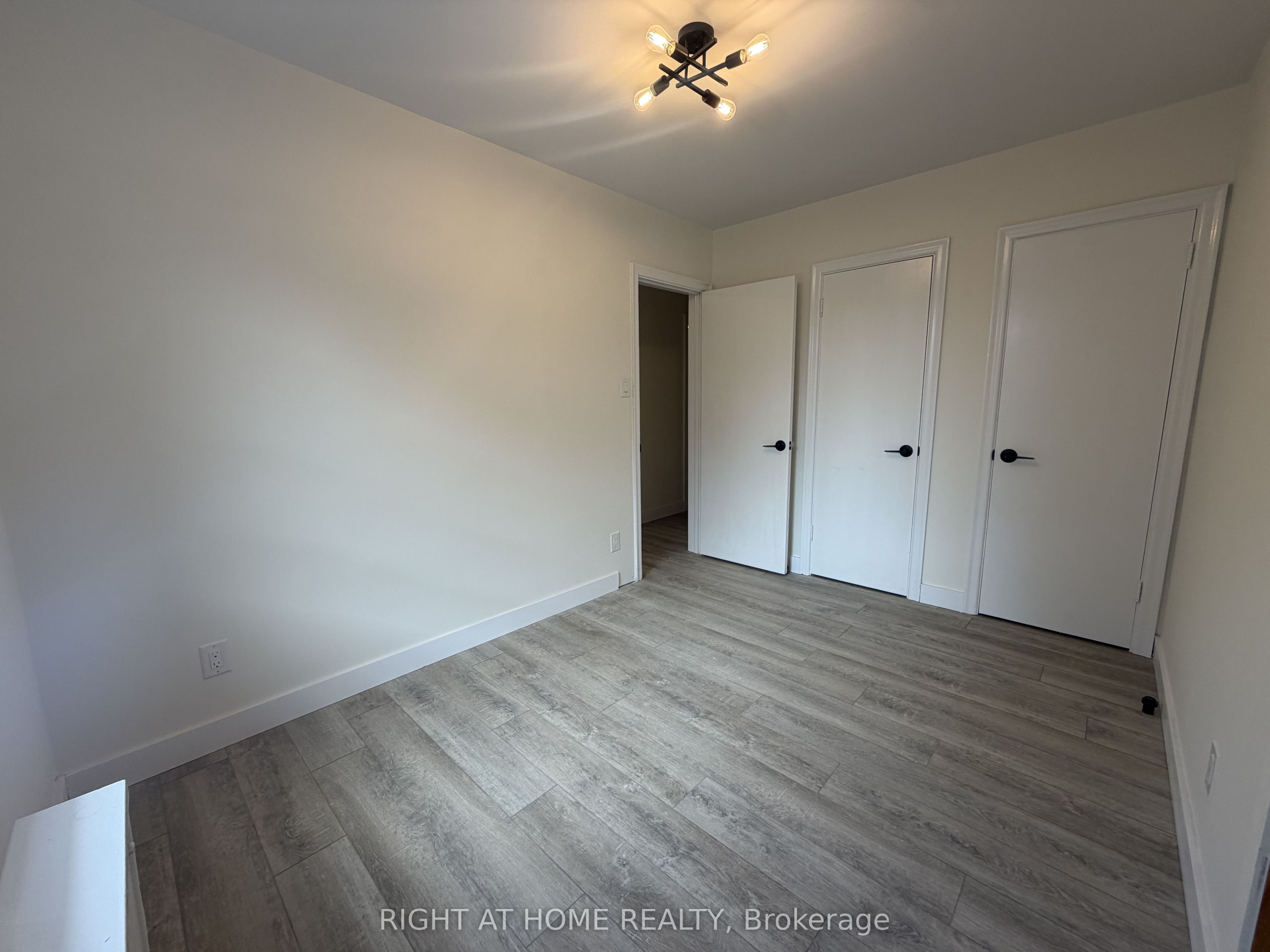 3384 Lake Shore Boulevard W 203 Property Photo 1
