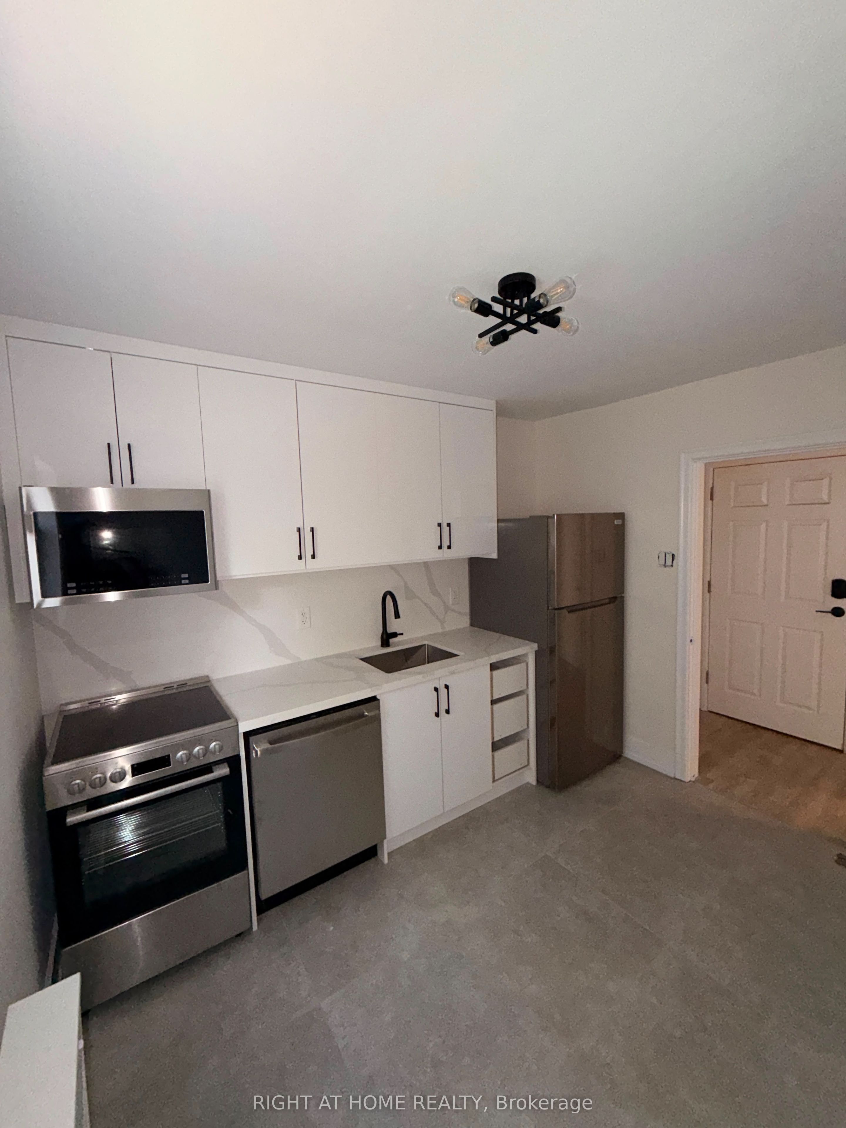 3384 Lake Shore Boulevard W 203 Property Photo 3