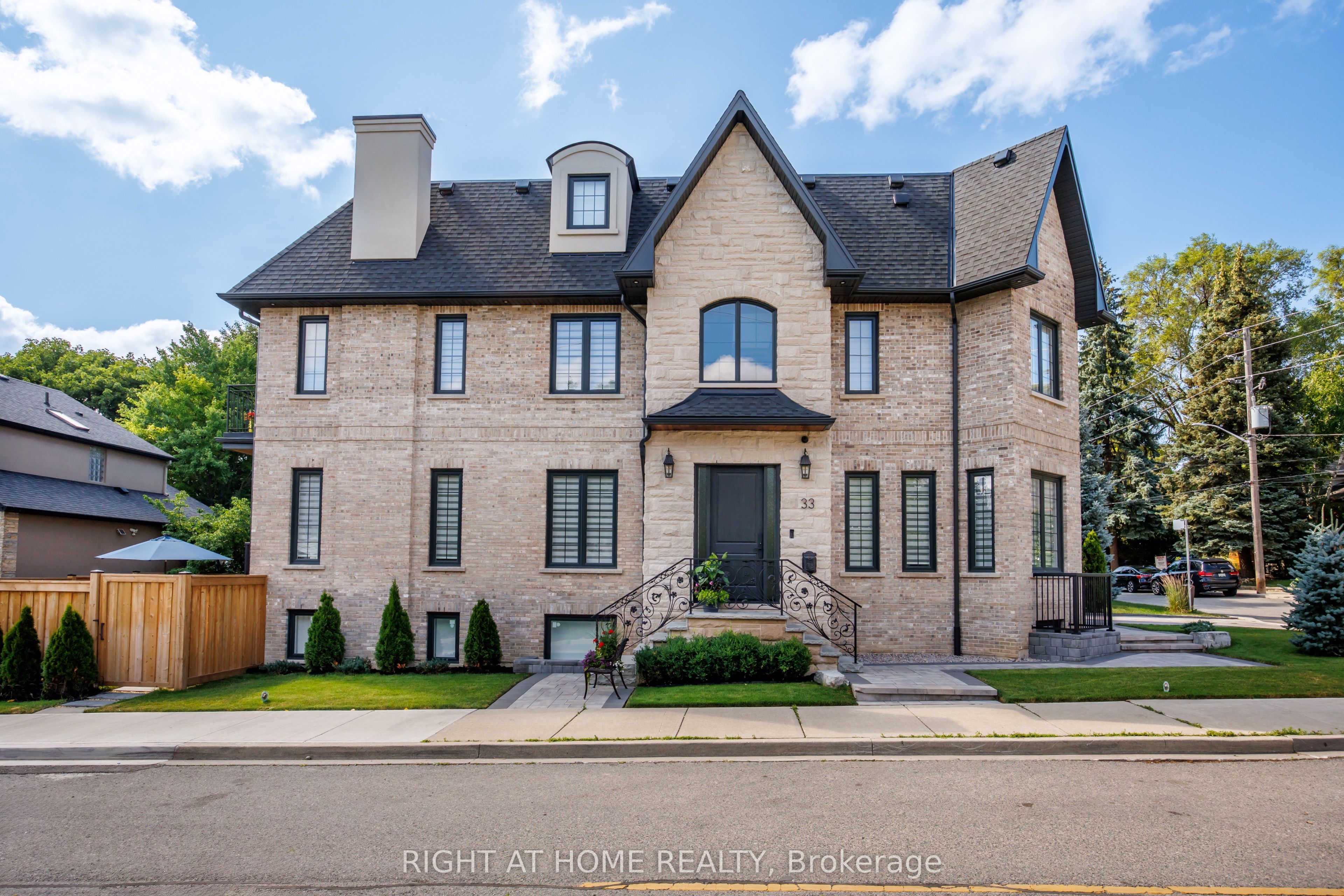 33 Thorndale Avenue Property Photo 1