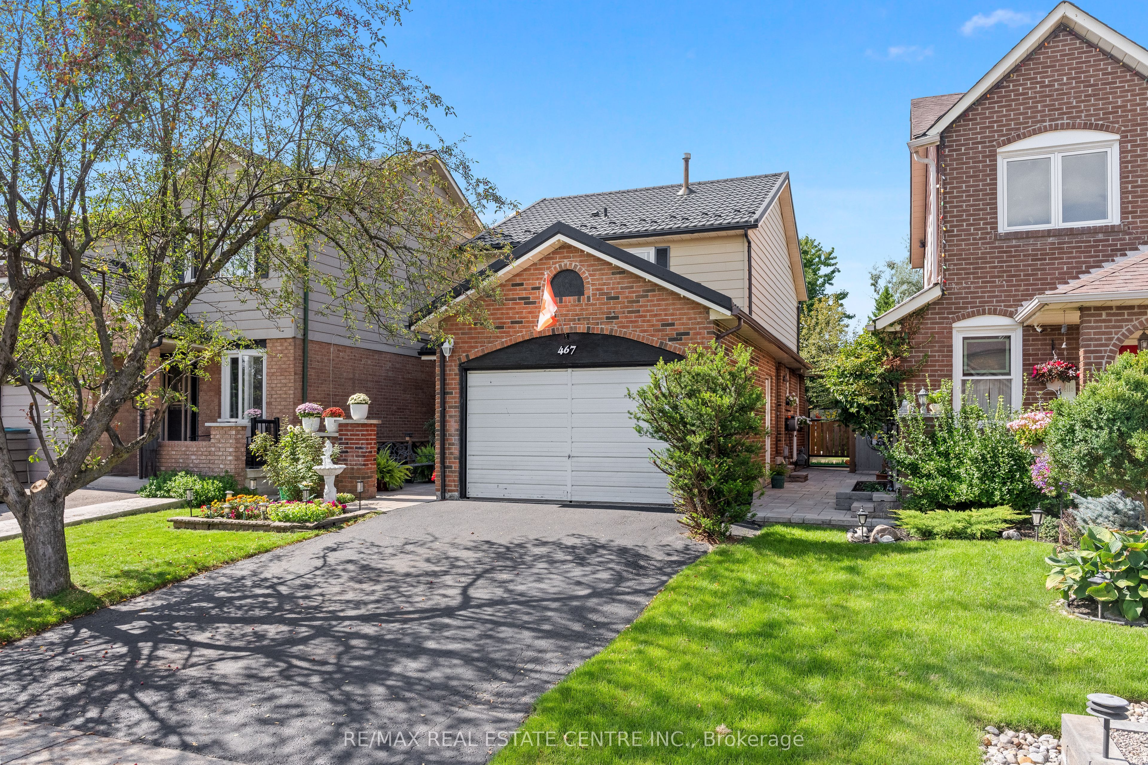 467 Hansen Road N Property Photo 2