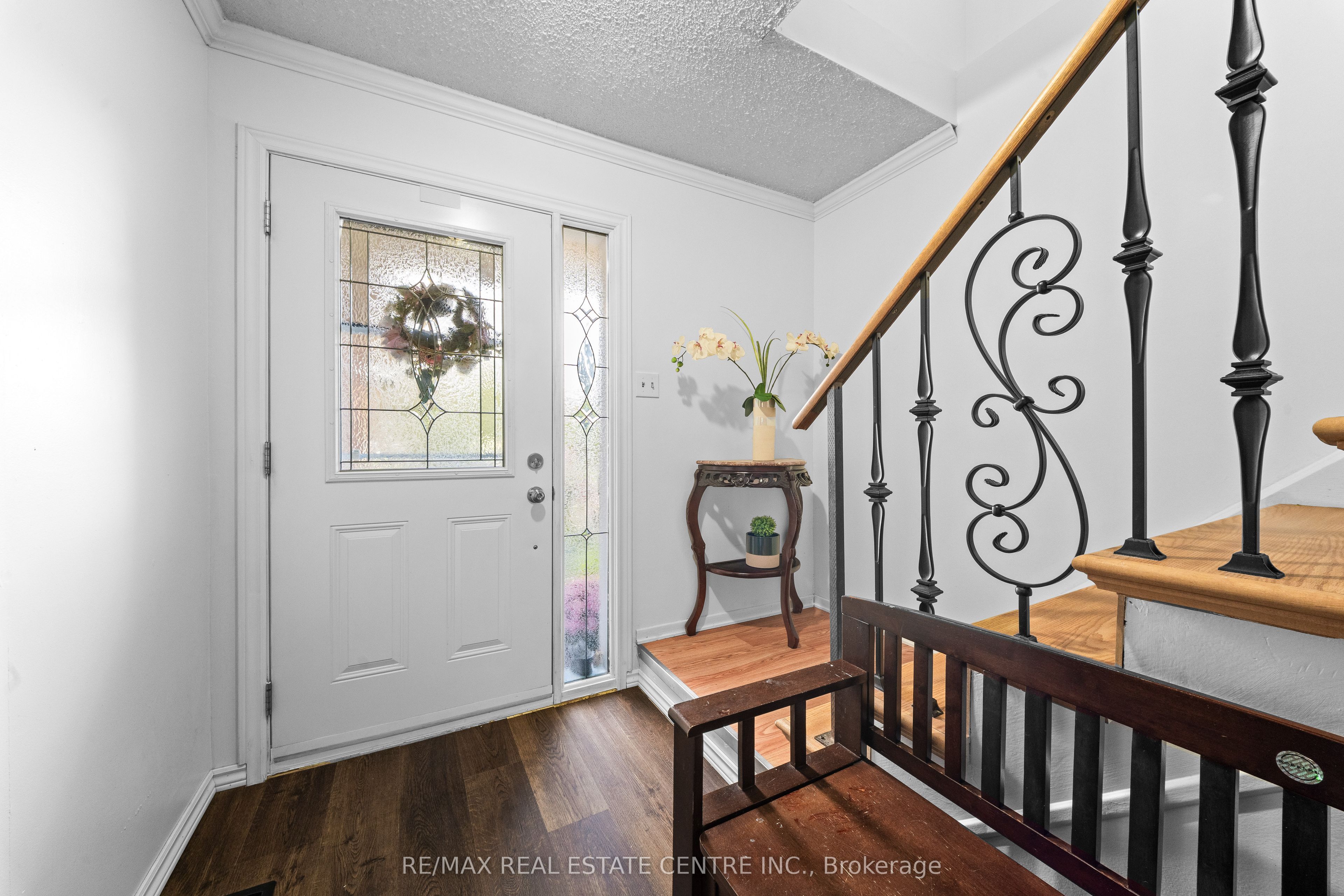 467 Hansen Road N Property Photo 6