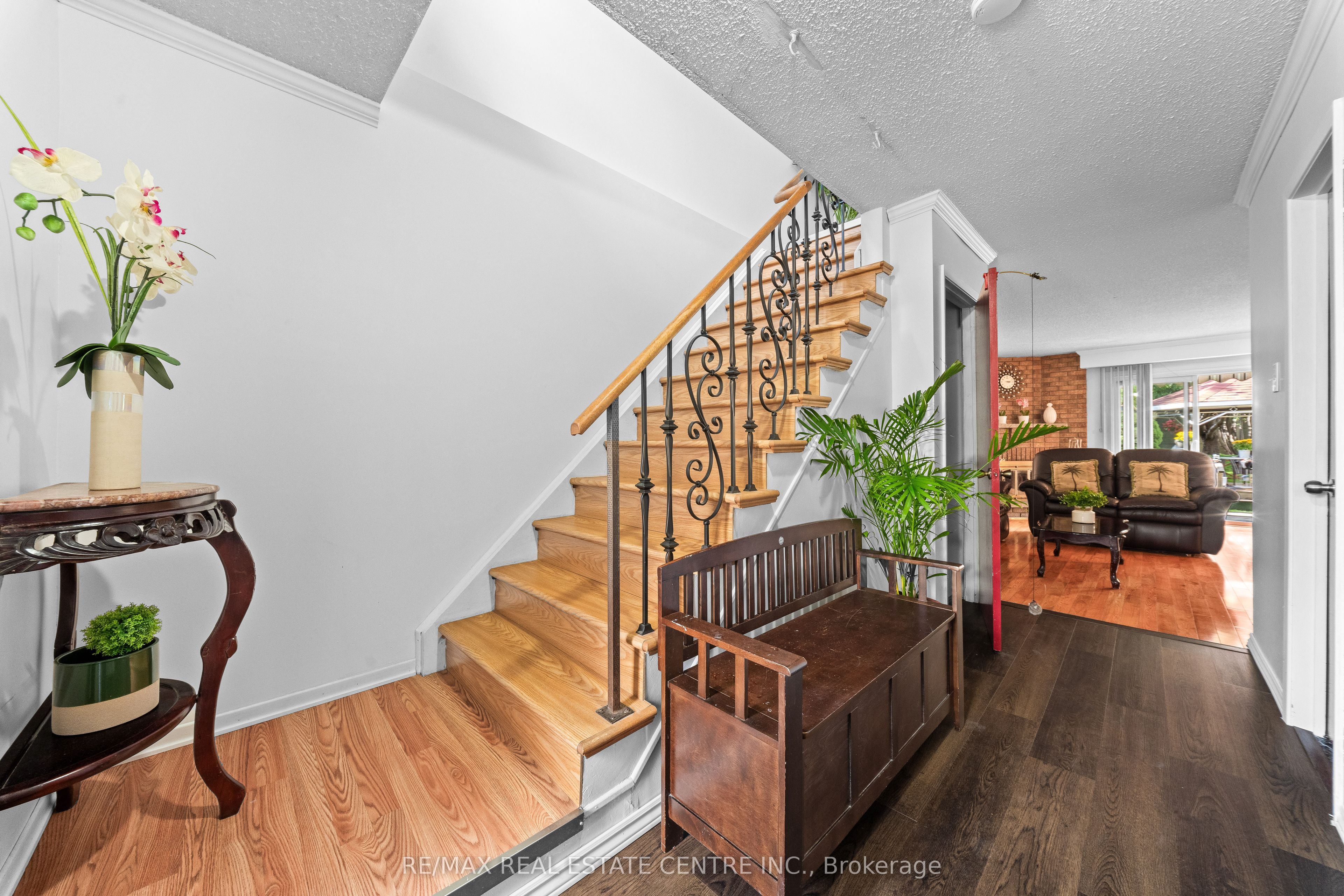 467 Hansen Road N Property Photo 7