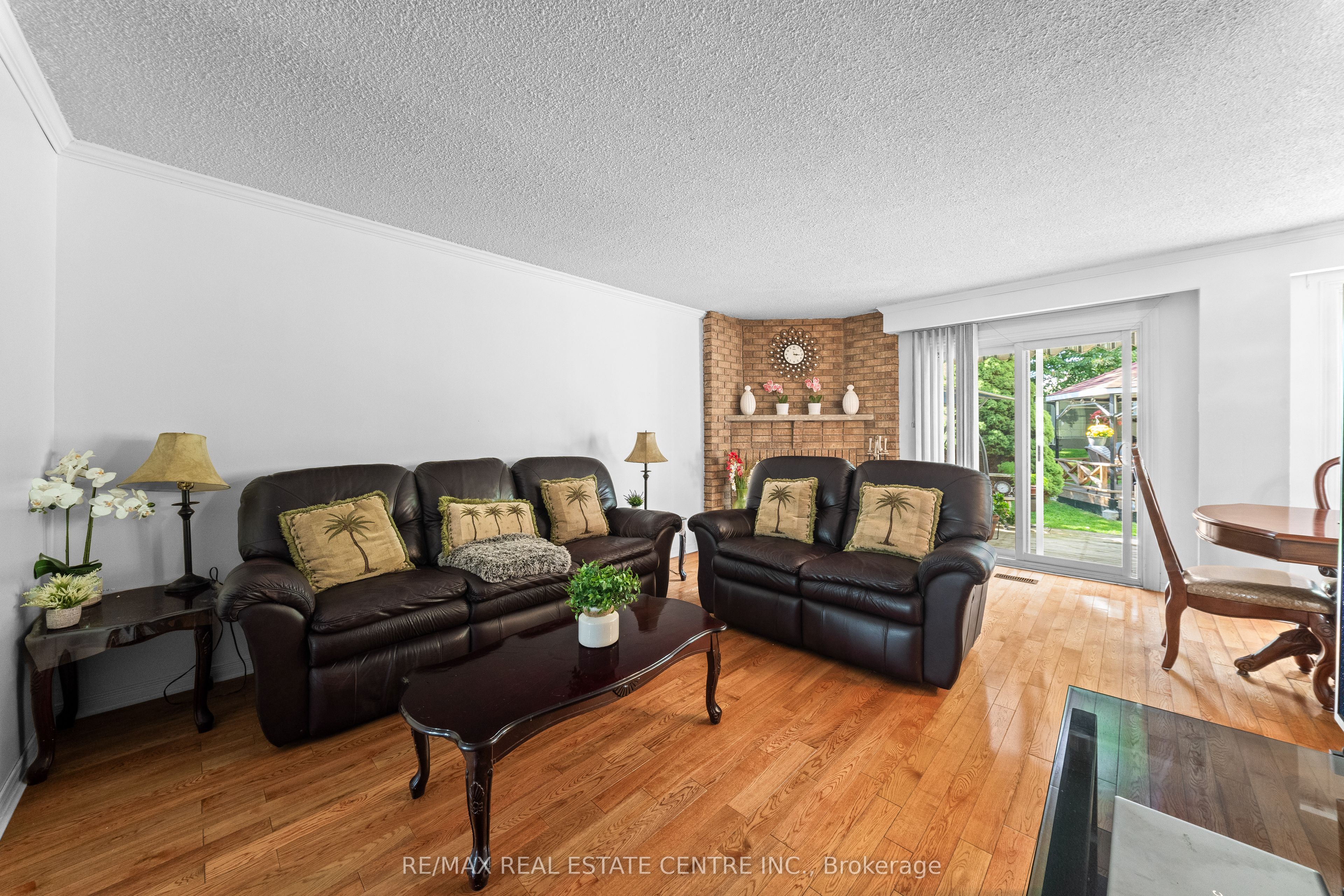 467 Hansen Road N Property Photo 9