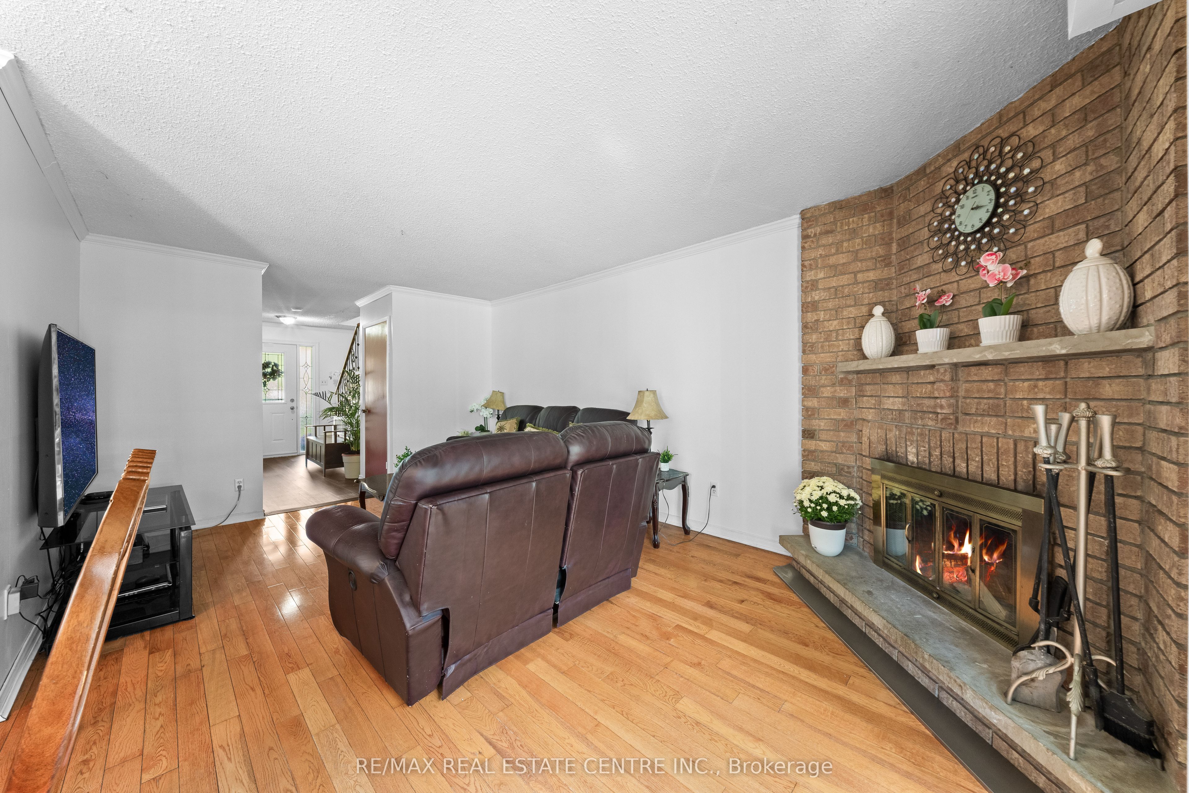 467 Hansen Road N Property Photo 10