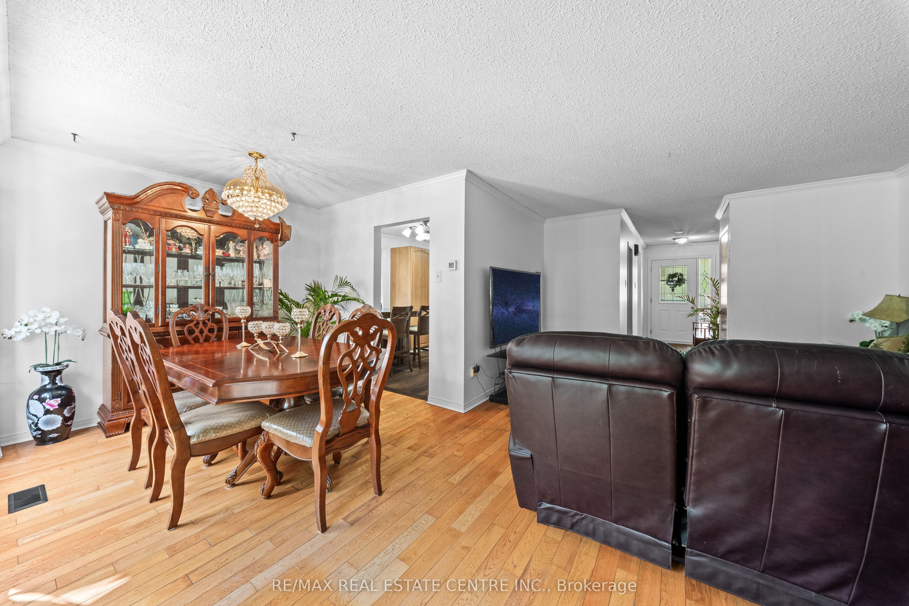 467 Hansen Road N Property Photo 11