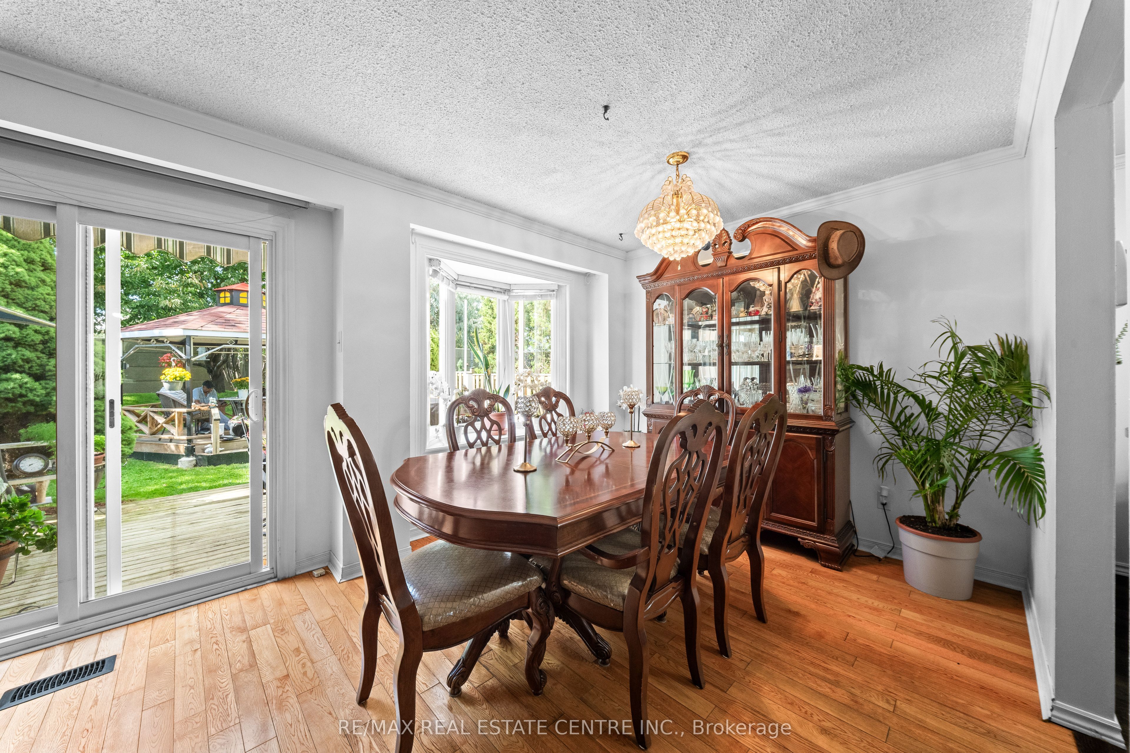 467 Hansen Road N Property Photo 12