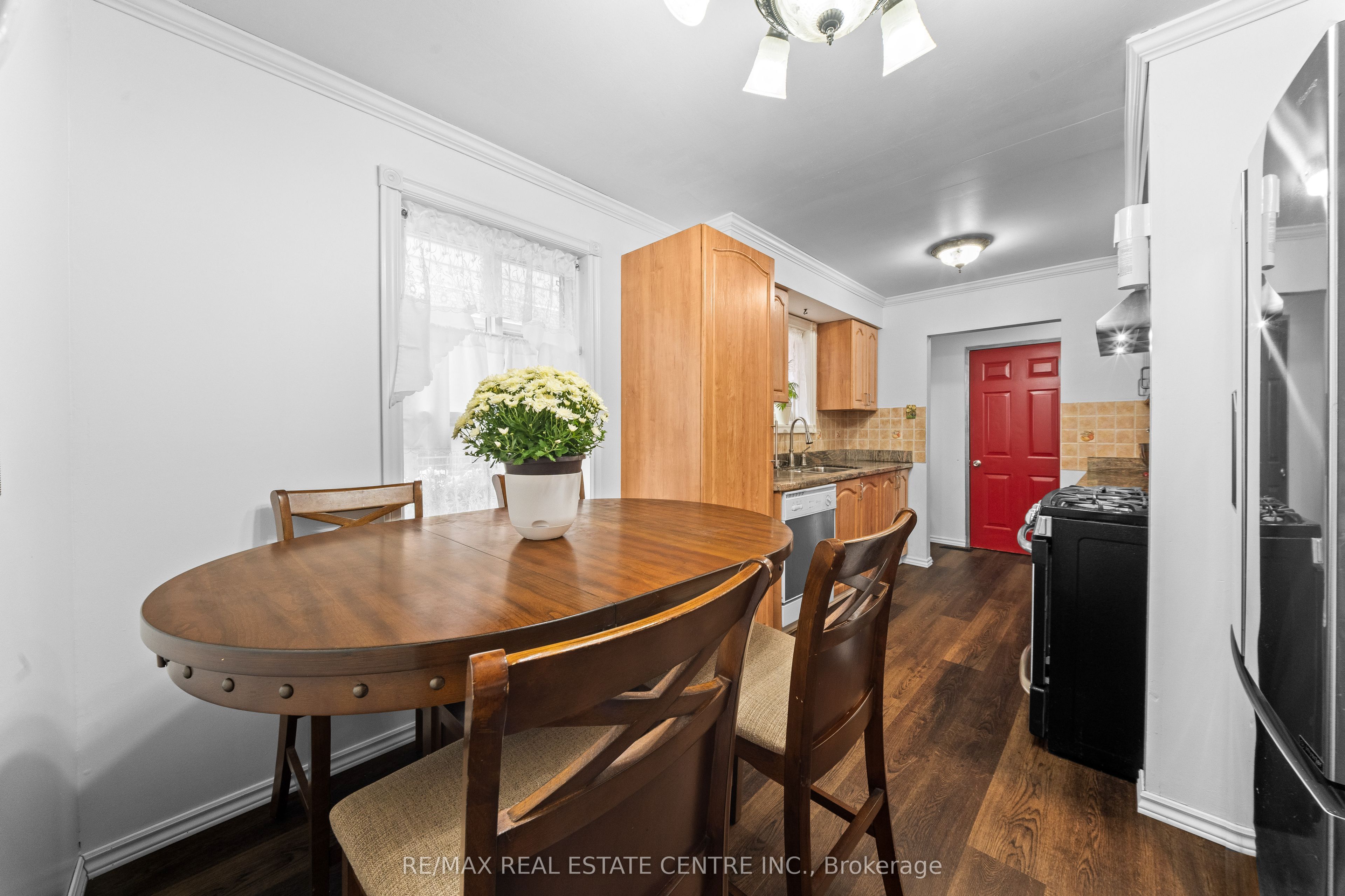 467 Hansen Road N Property Photo 14