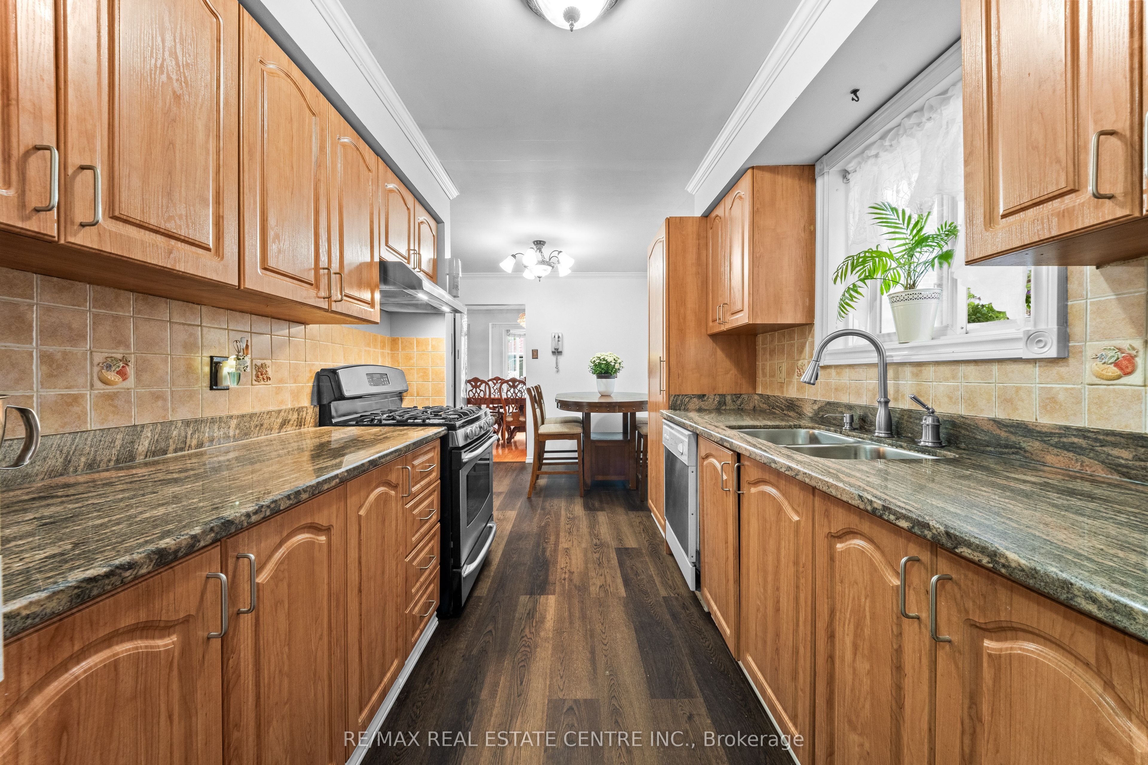 467 Hansen Road N Property Photo 15