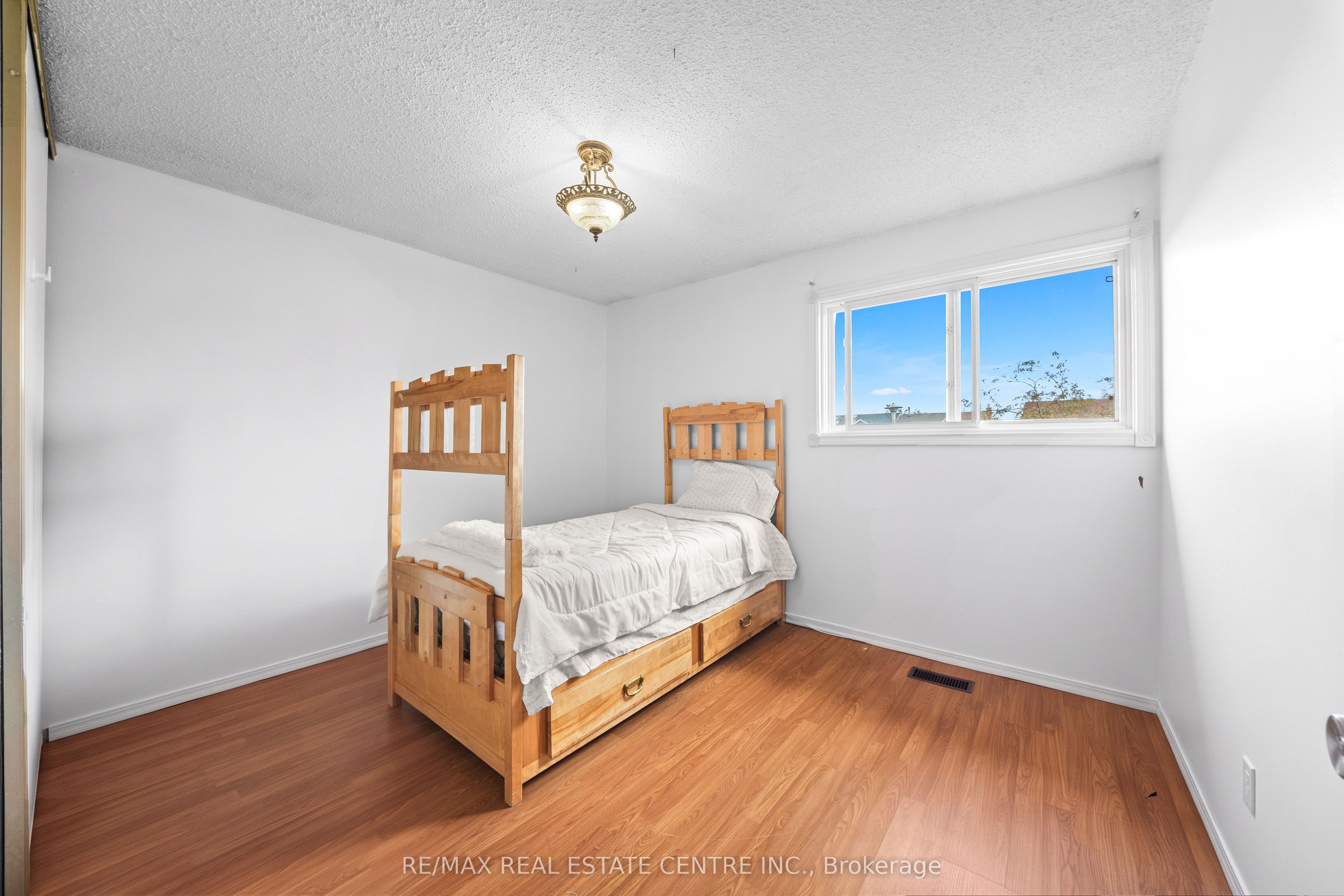 467 Hansen Road N Property Photo 20