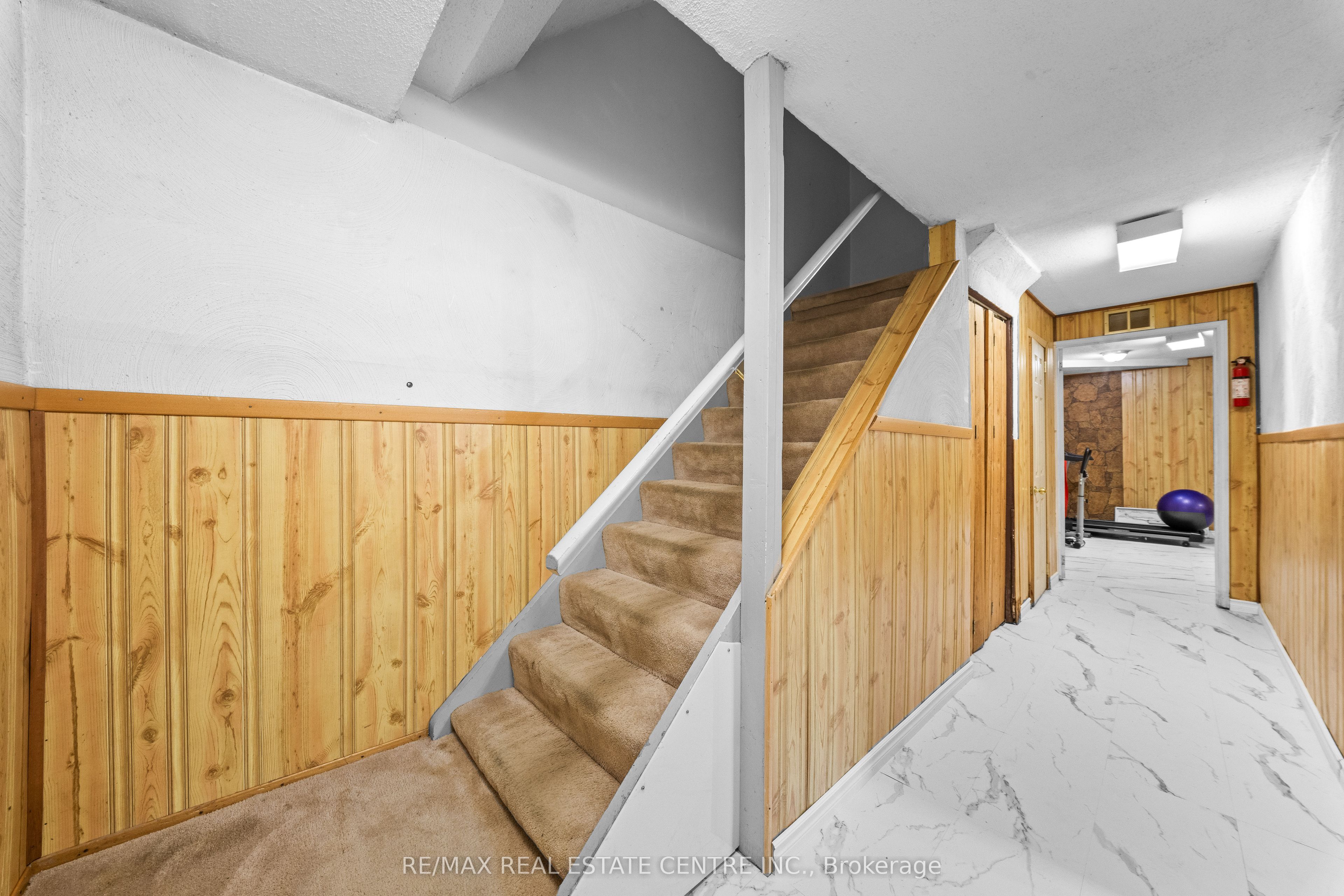 467 Hansen Road N Property Photo 21