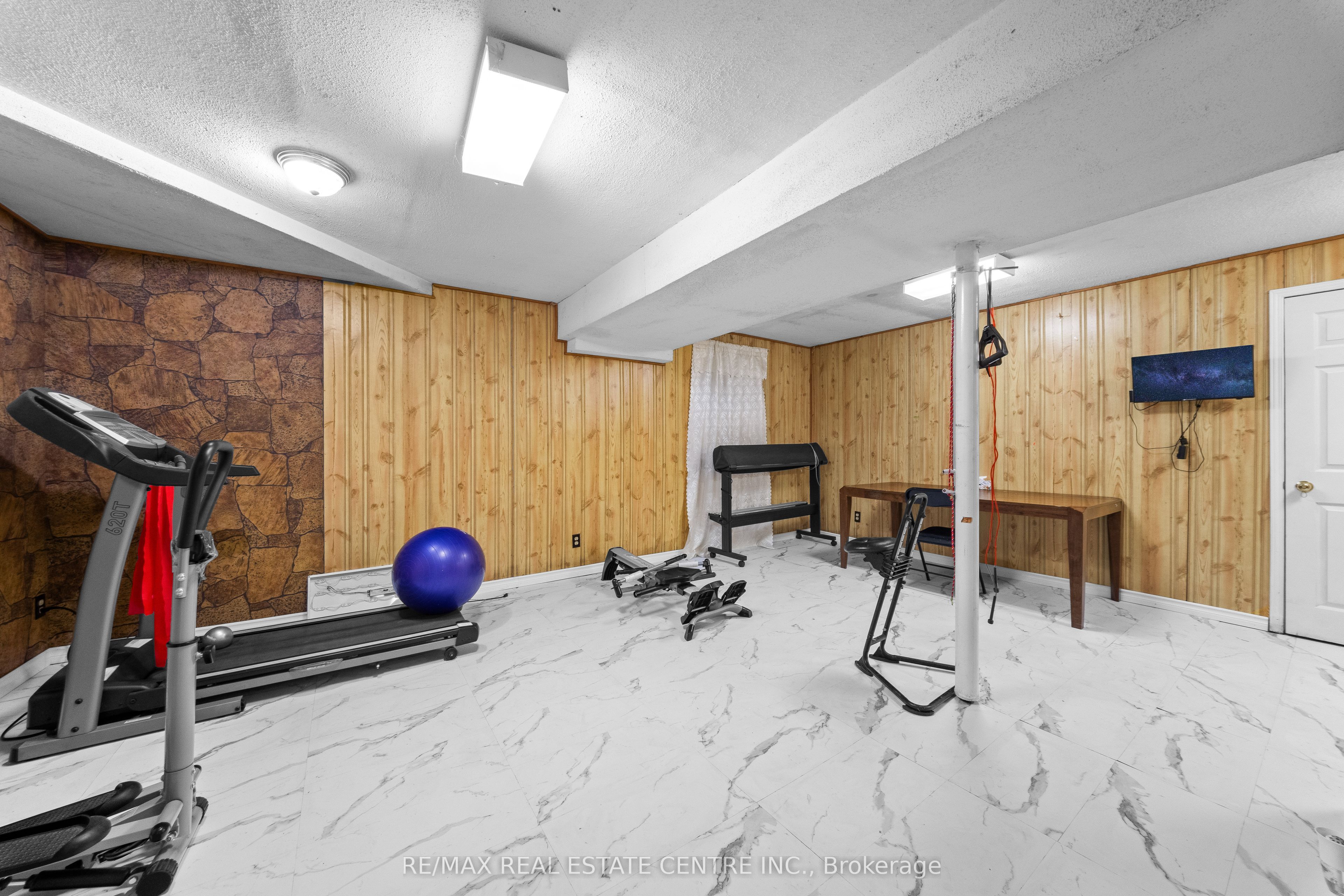 467 Hansen Road N Property Photo 22