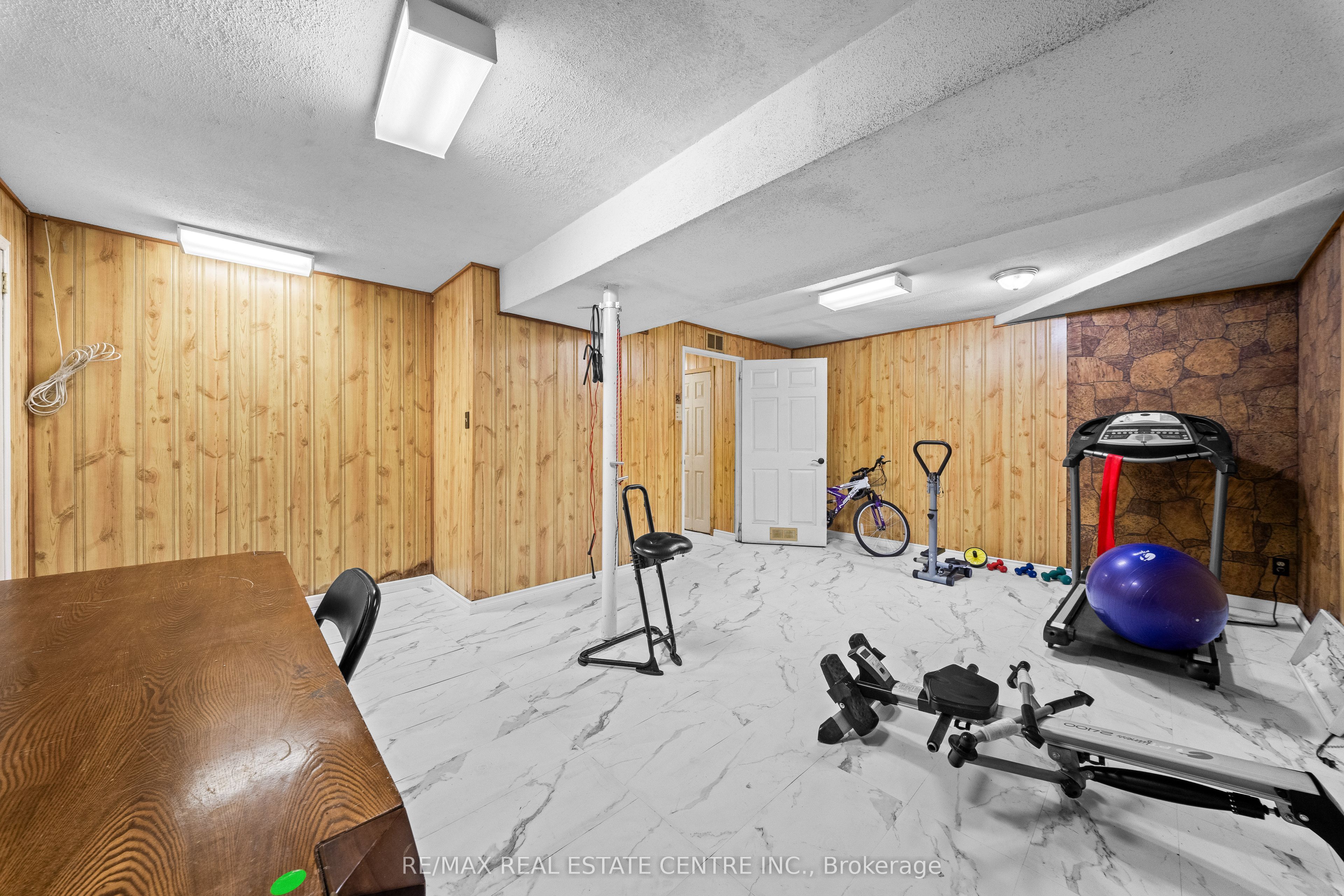 467 Hansen Road N Property Photo 23