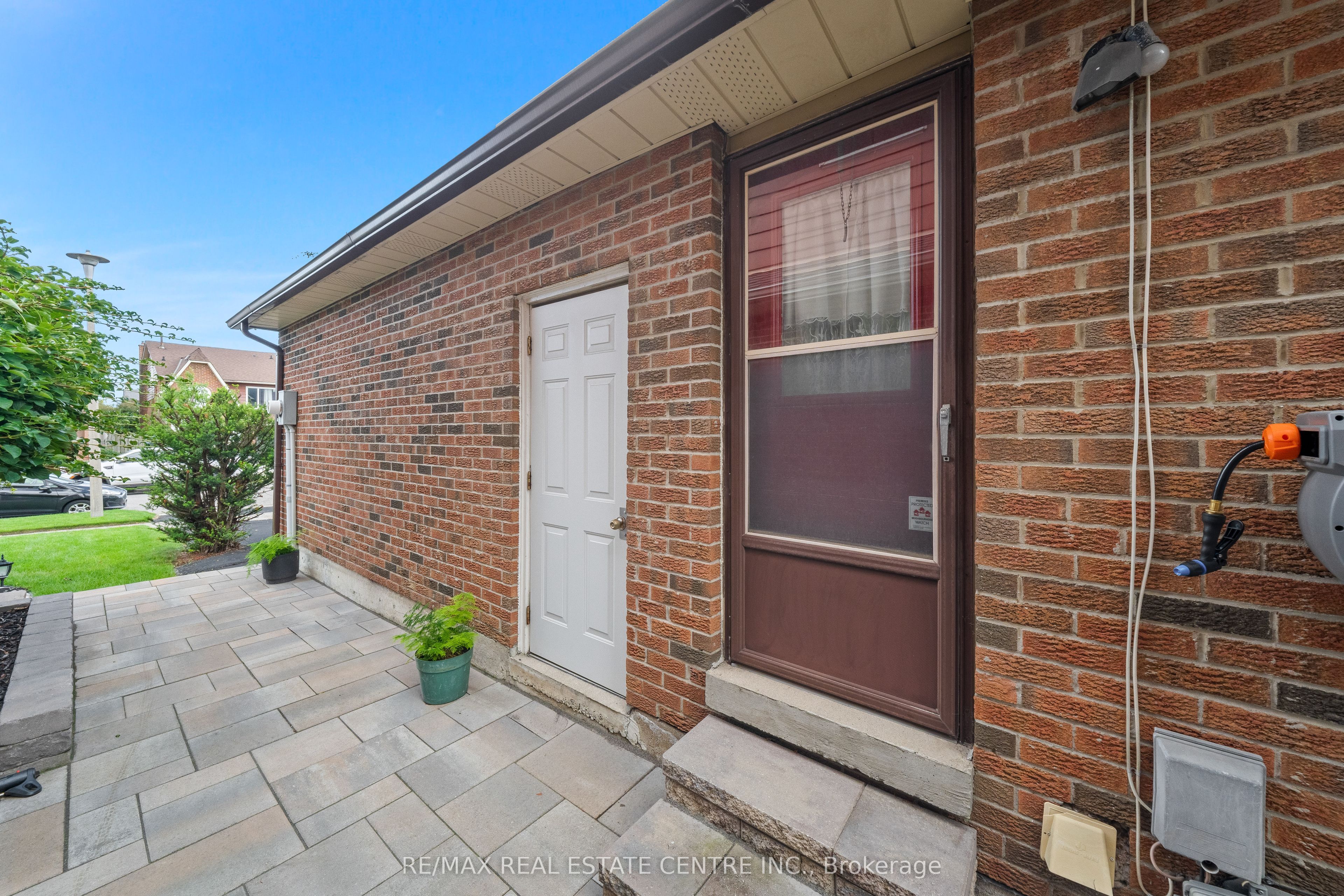 467 Hansen Road N Property Photo 24
