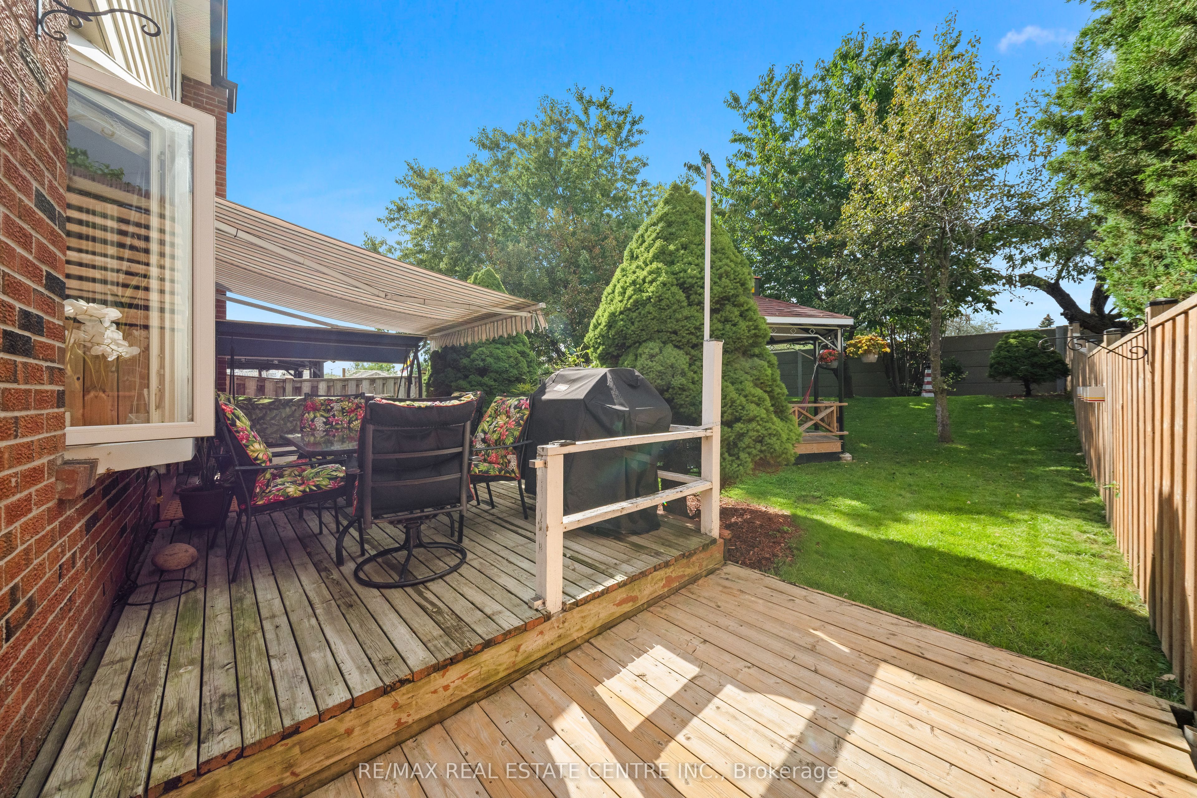 467 Hansen Road N Property Photo 26