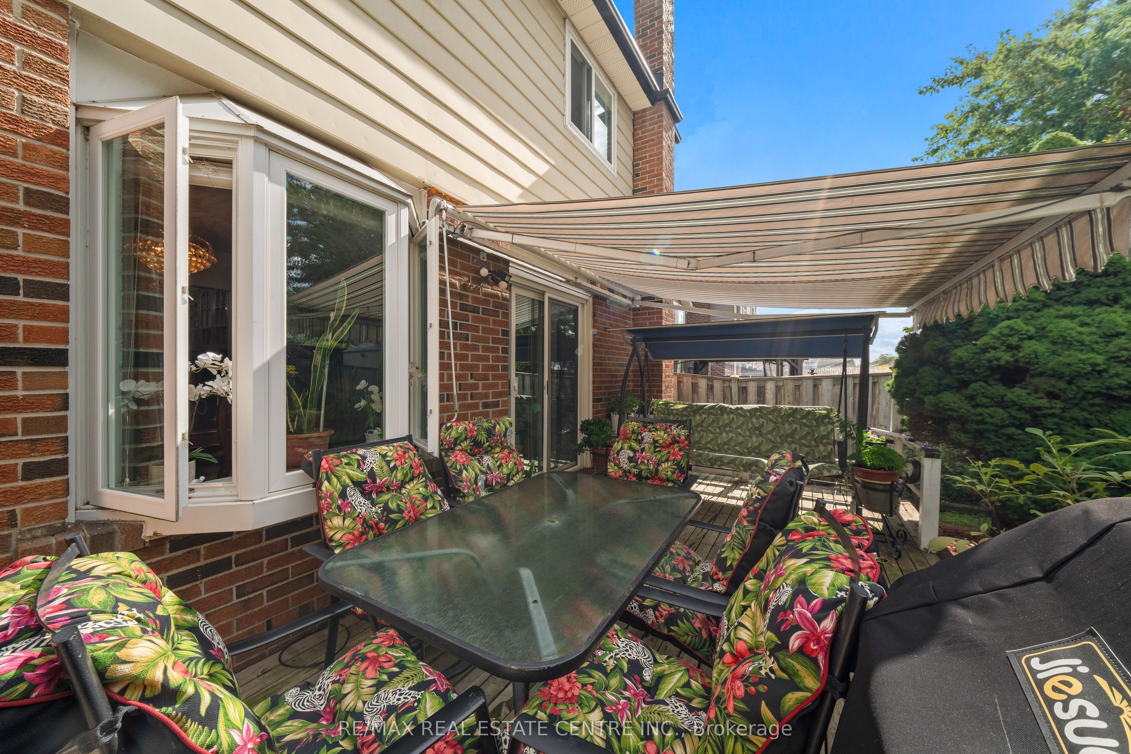 467 Hansen Road N Property Photo 27