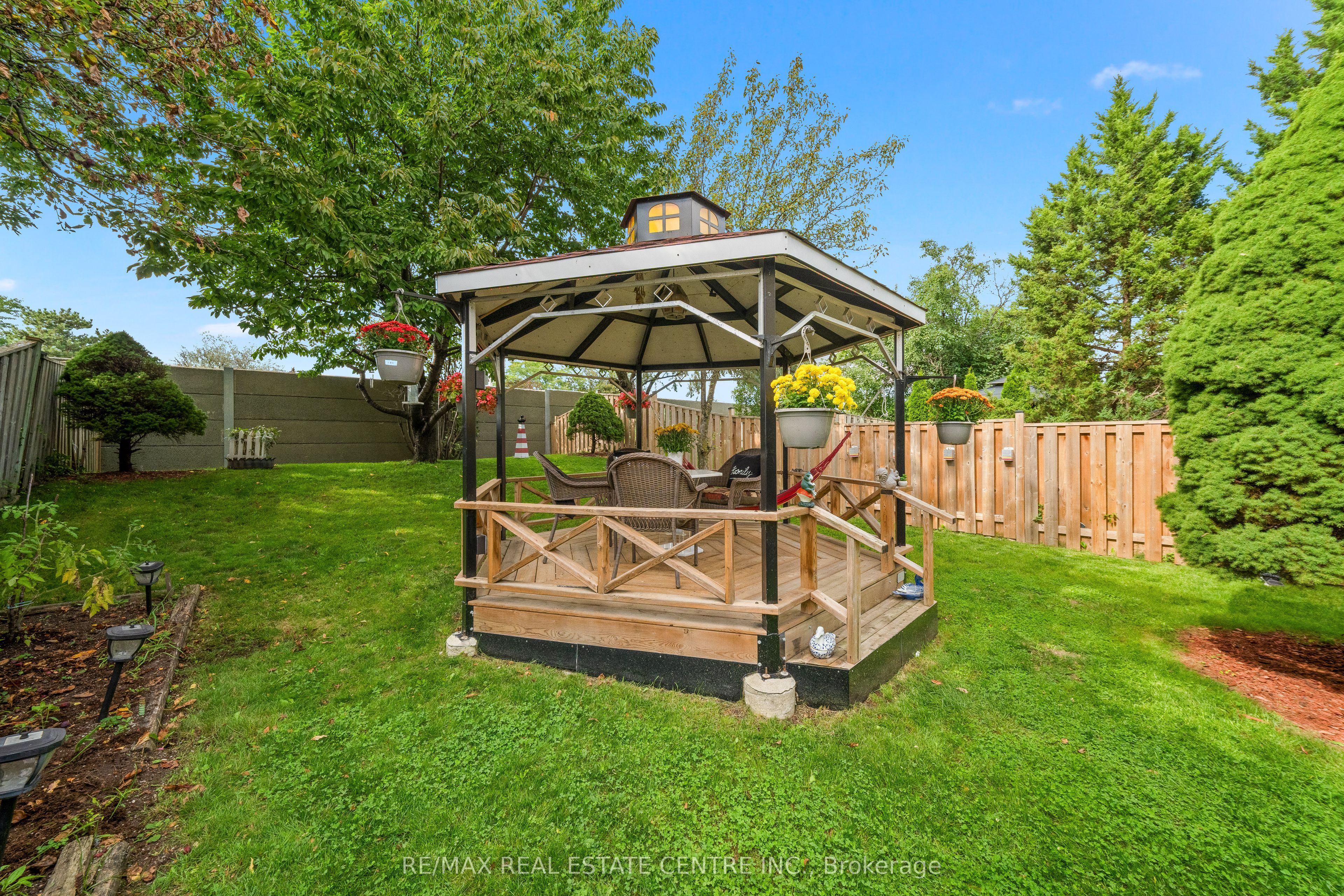 467 Hansen Road N Property Photo 28