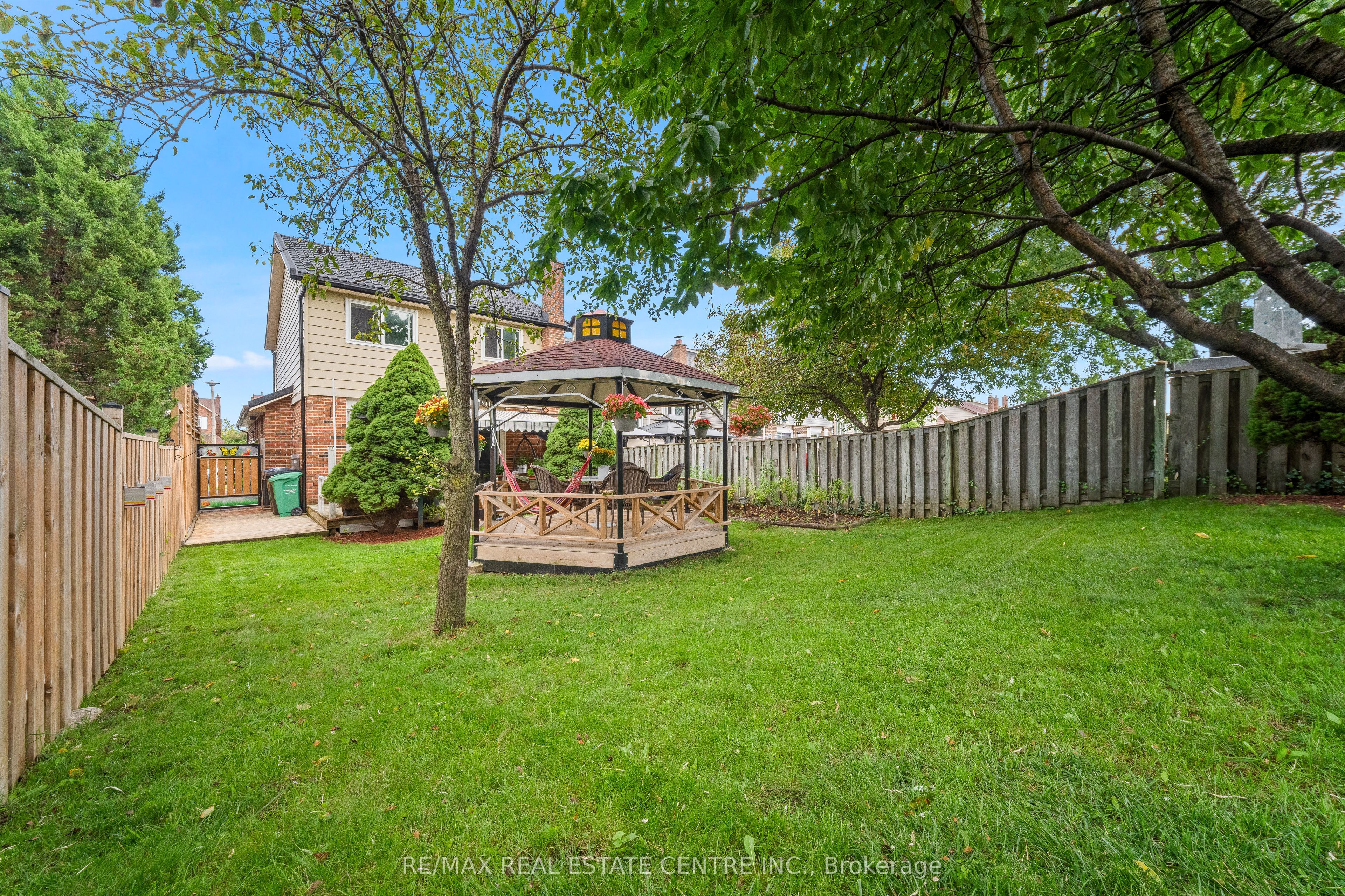 467 Hansen Road N Property Photo 31