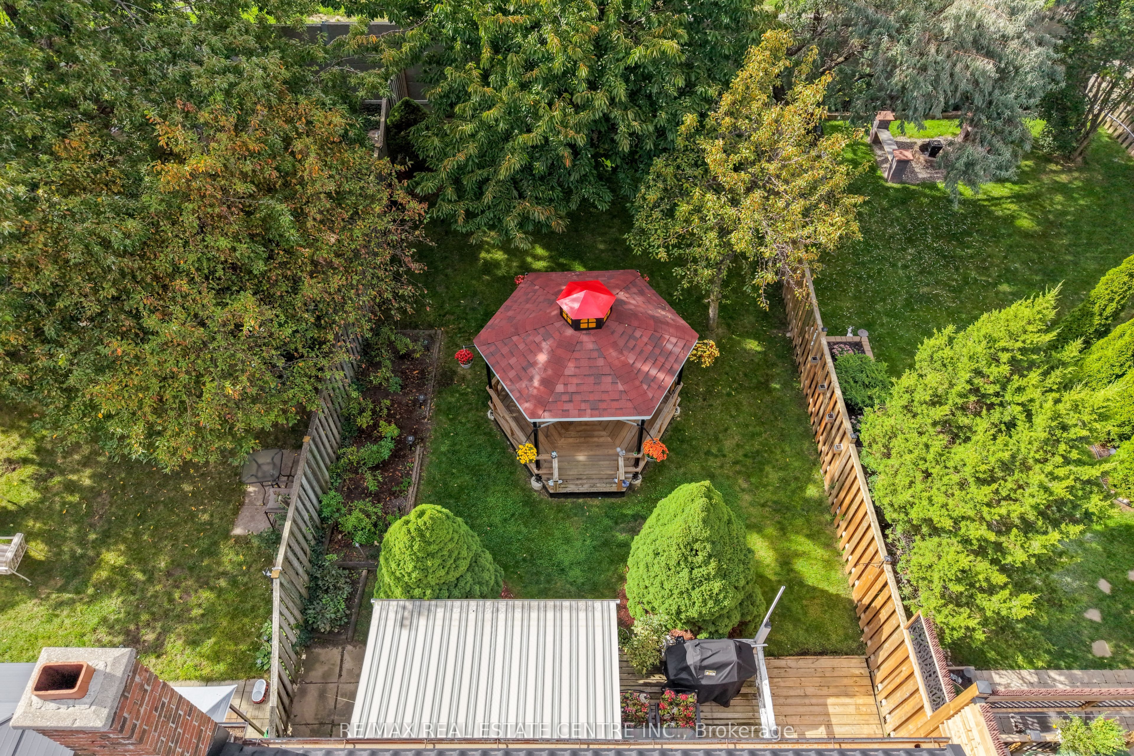 467 Hansen Road N Property Photo 32