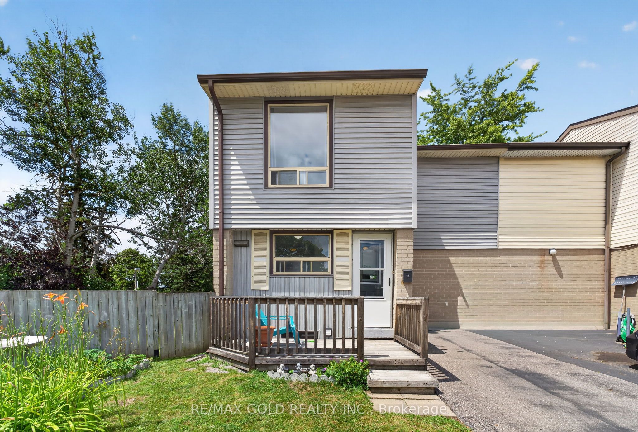13 Gold Pine Court Property Photo 3