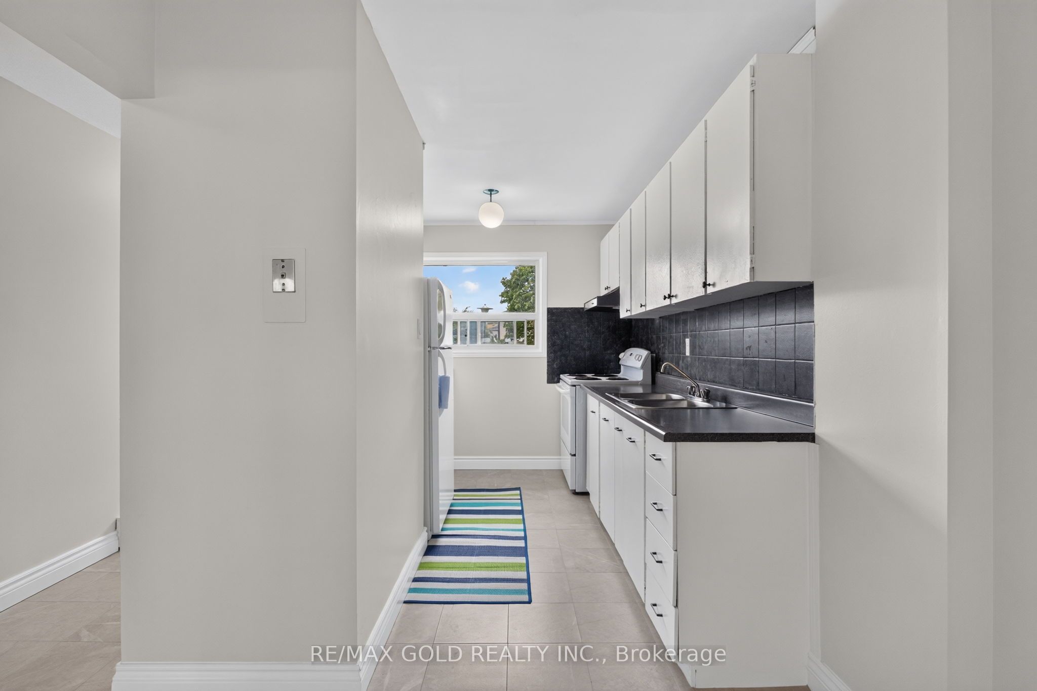 13 Gold Pine Court Property Photo 5