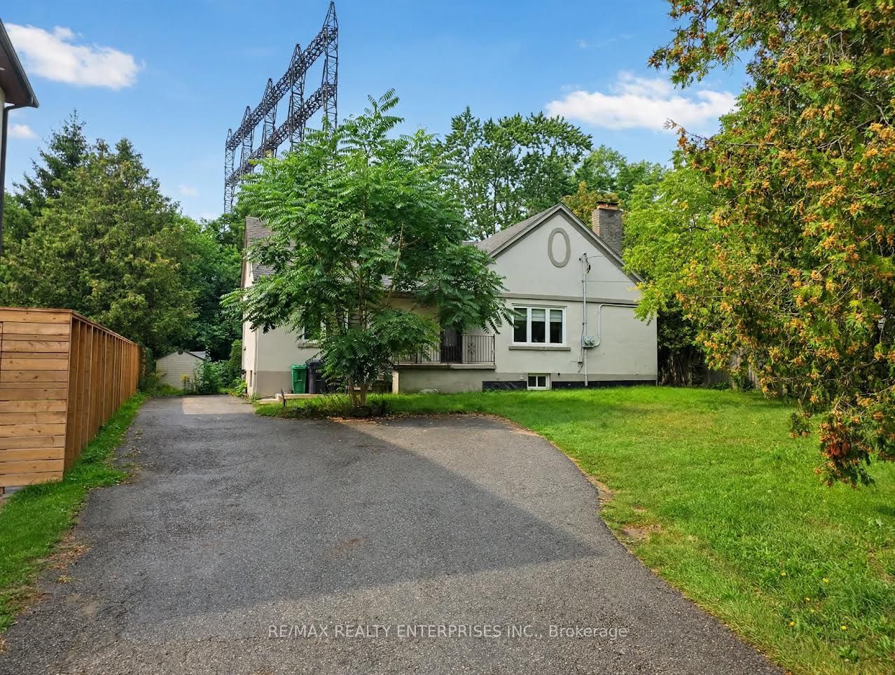 1228 Haig Boulevard Property Photo 2