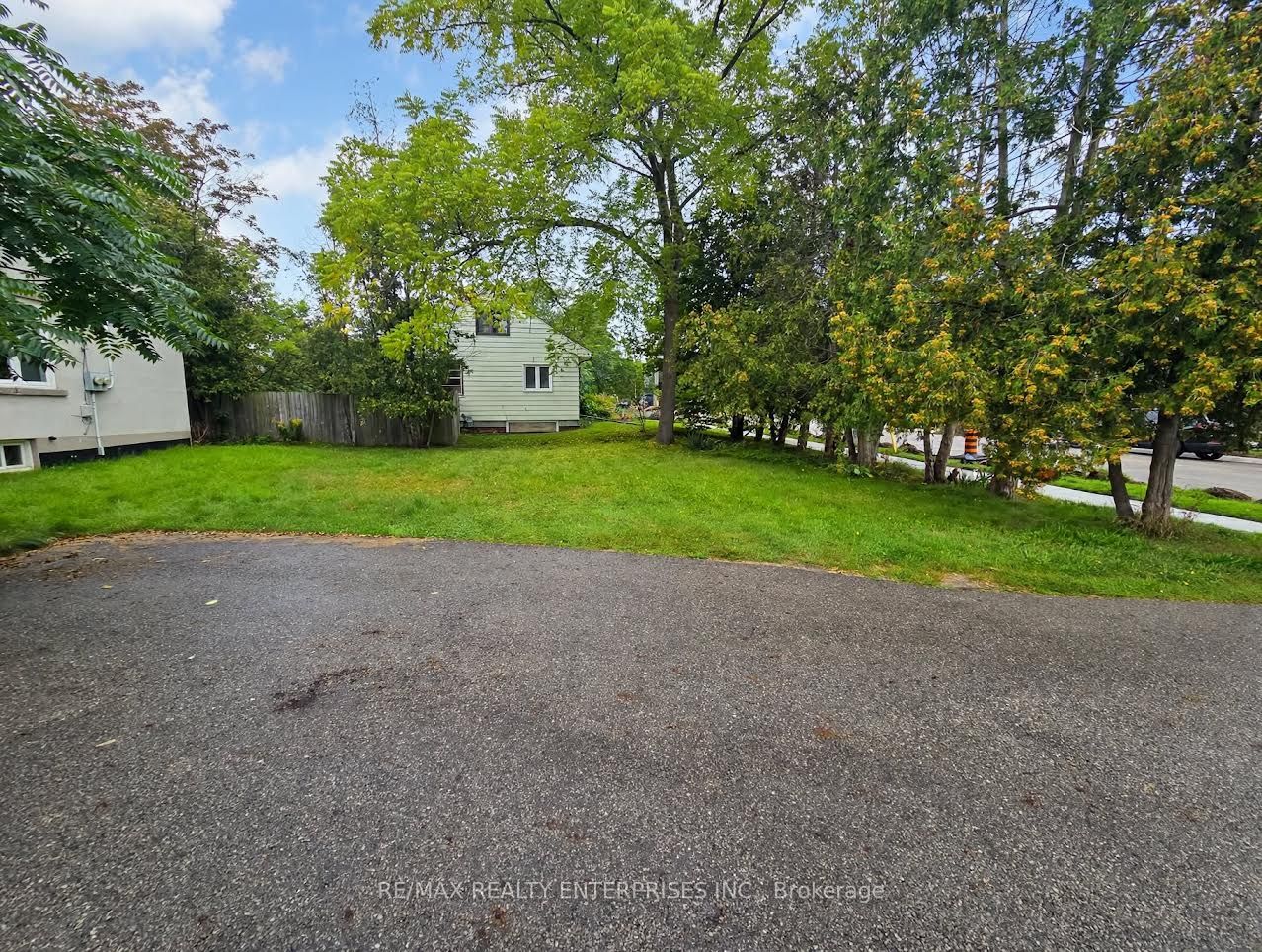 1228 Haig Boulevard Property Photo 4