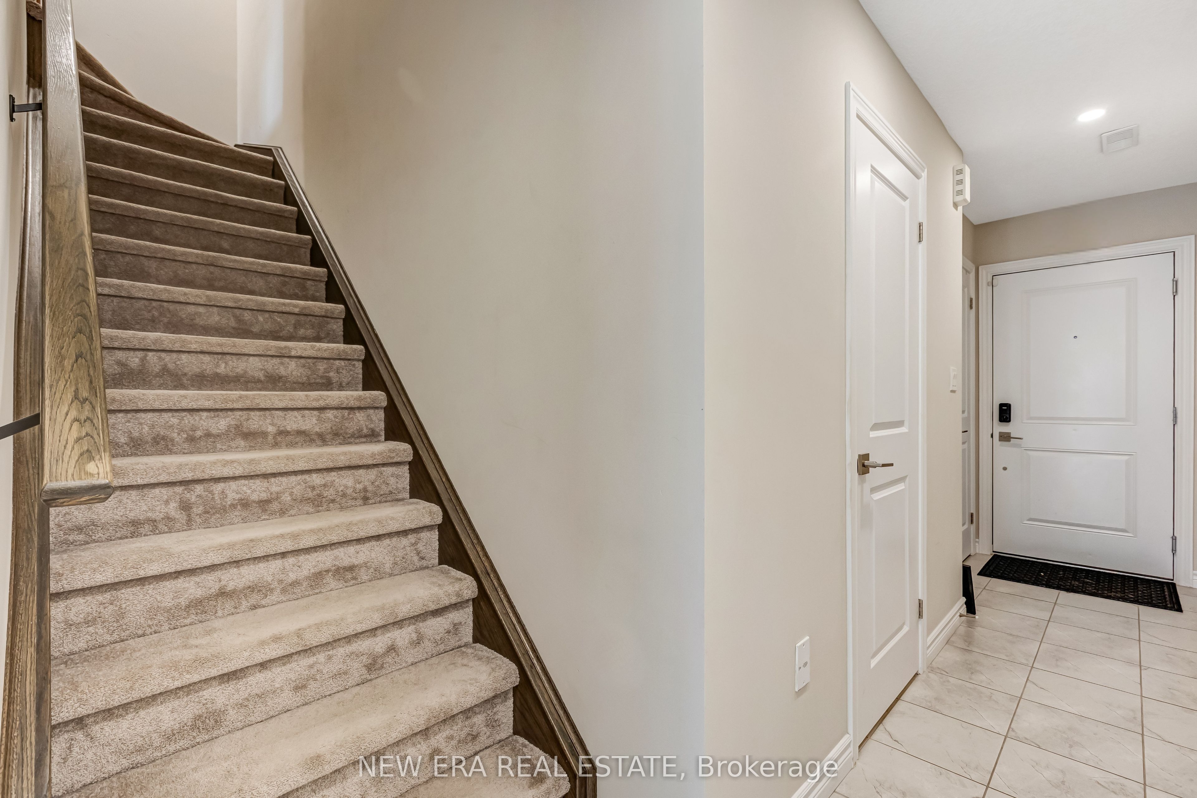 445 Ontario Street S 94 Property Photo 5