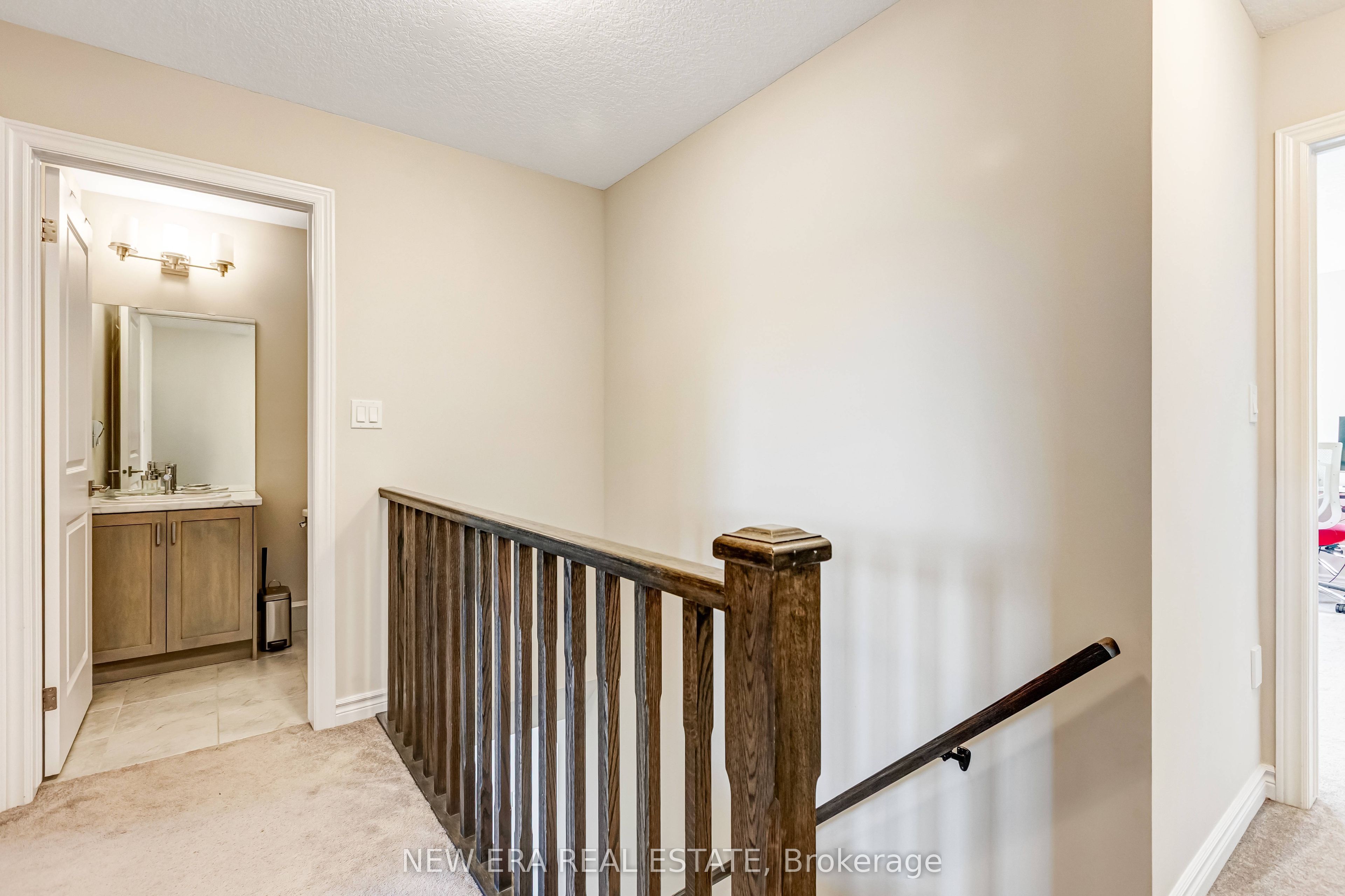 445 Ontario Street S 94 Property Photo 11