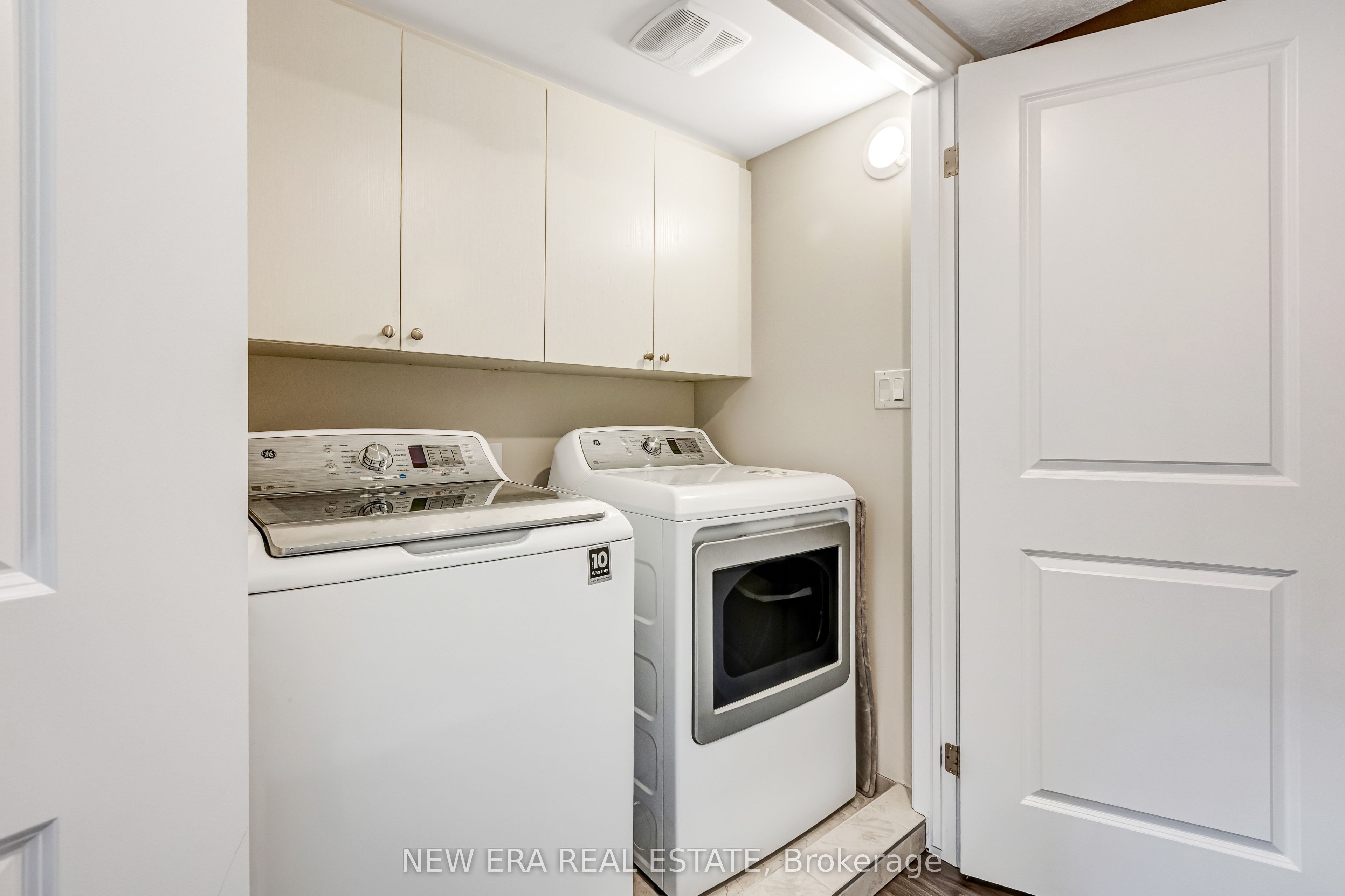 445 Ontario Street S 94 Property Photo 17