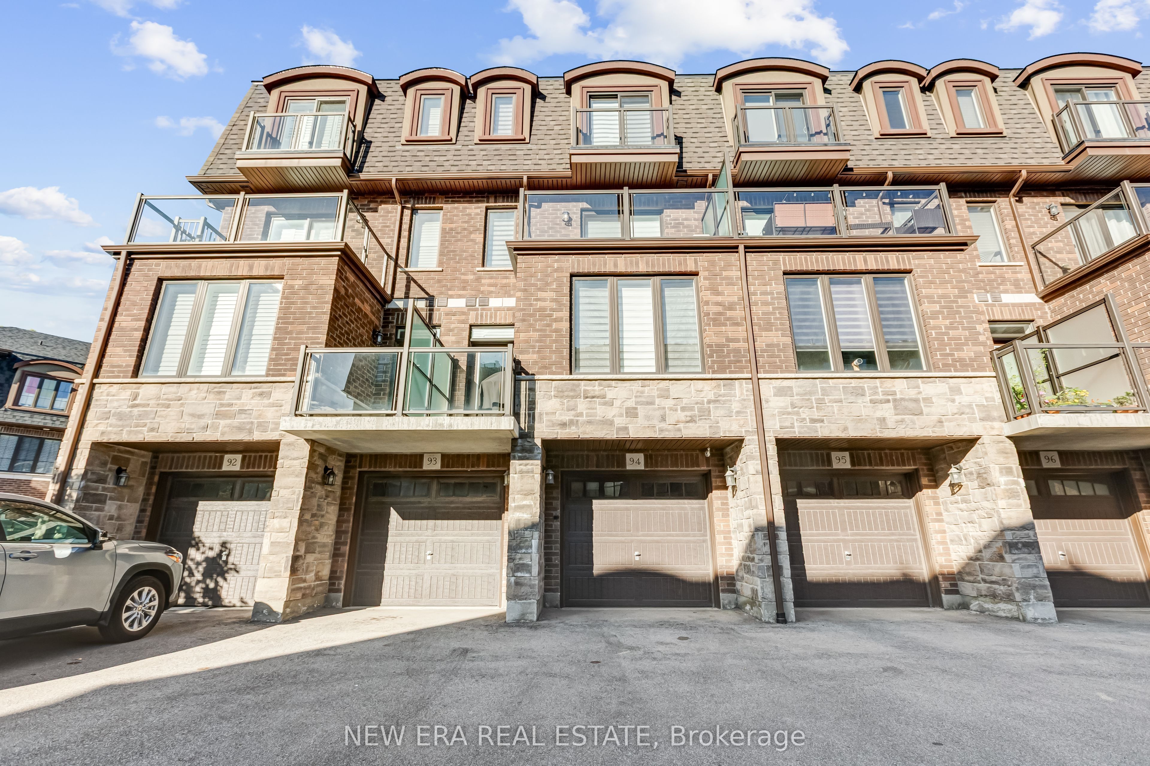 445 Ontario Street S 94 Property Photo 22