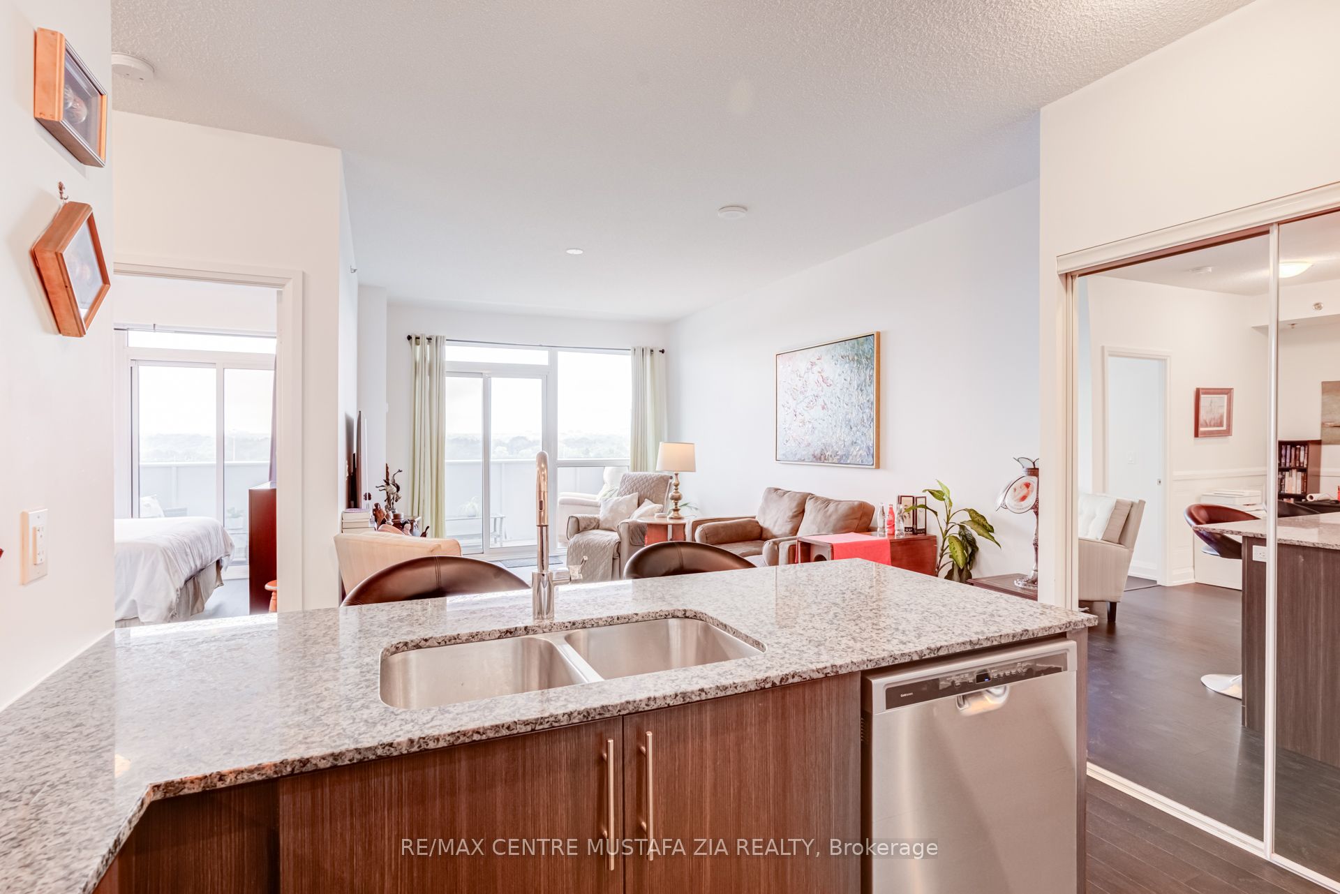 65 Speers Road 1201 Property Photo 14
