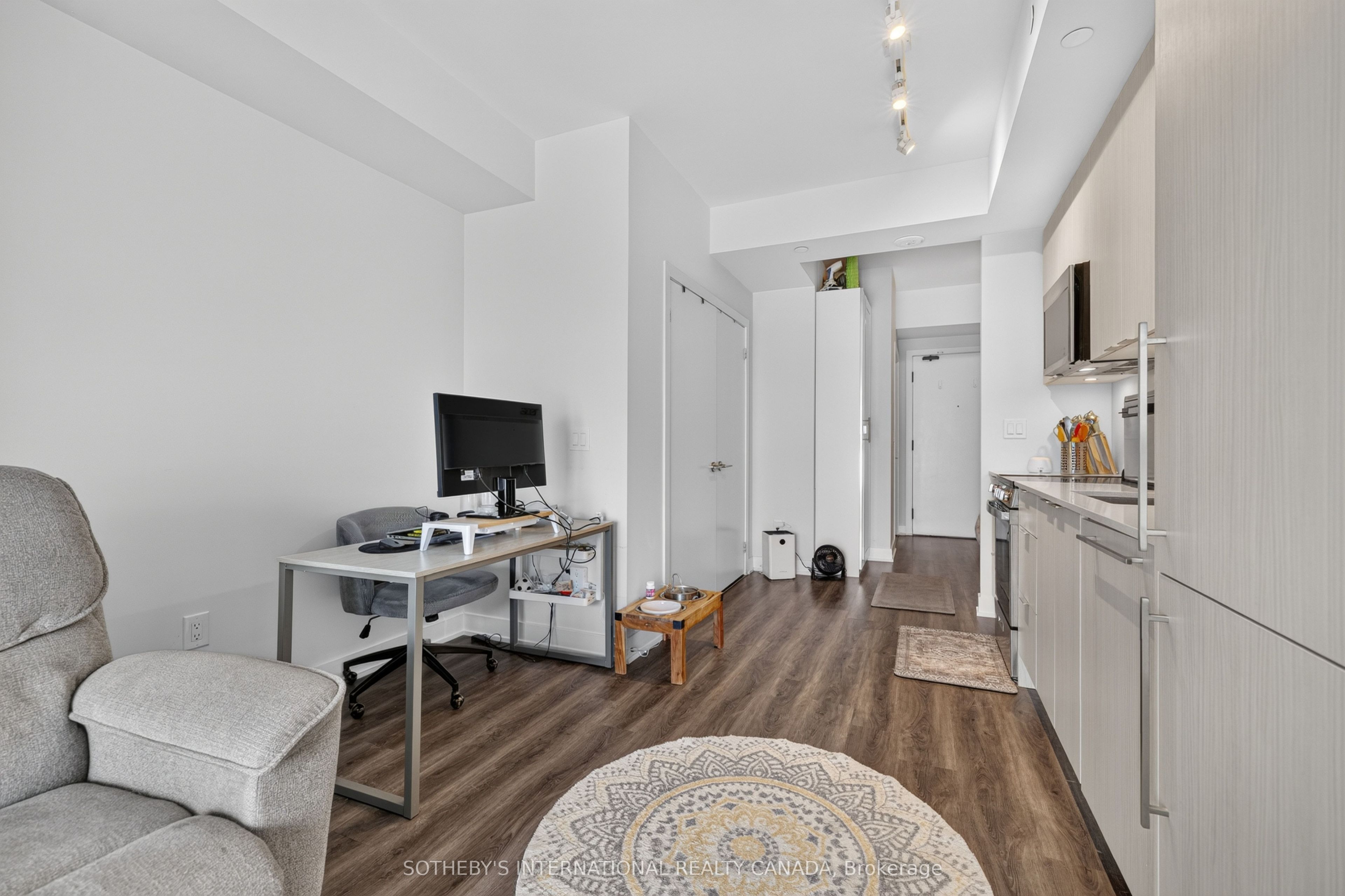 430 Square One Drive 3905 Property Photo 11
