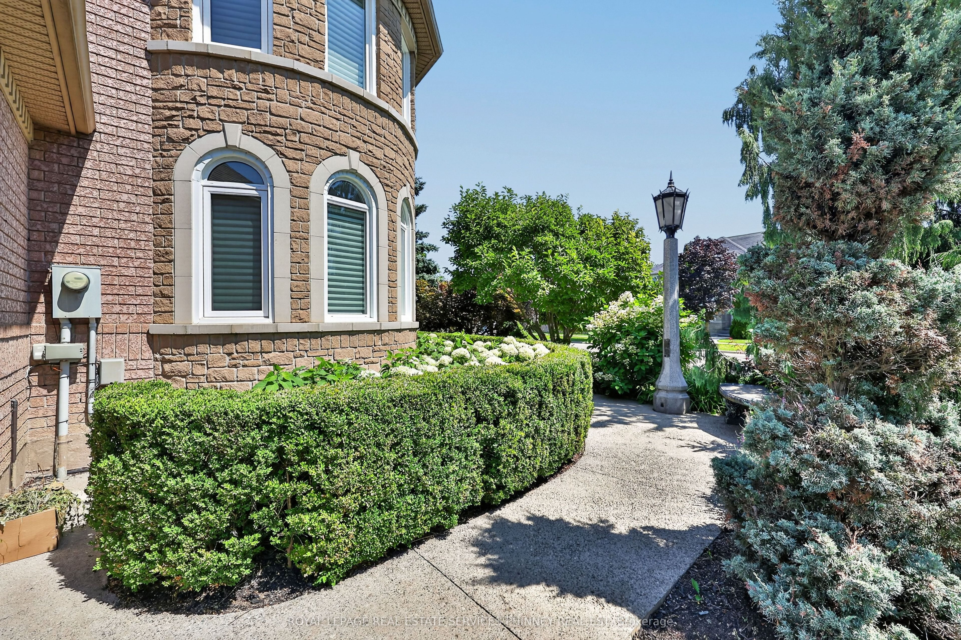 5563 Whitehorn Avenue Property Photo 4